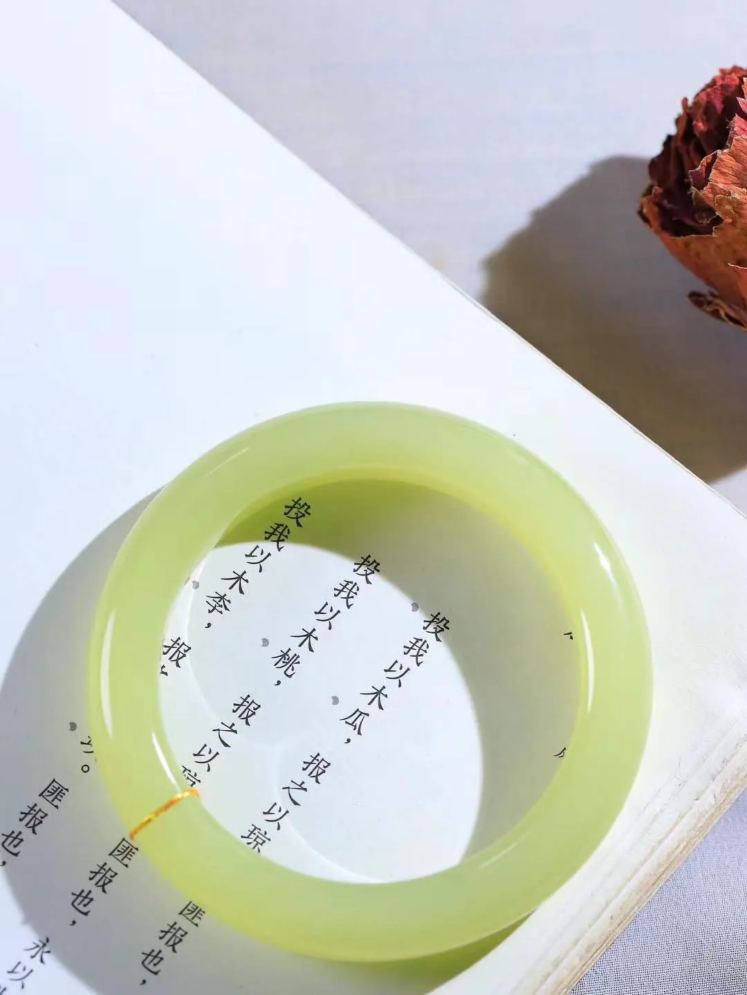 （冬日暖阳.手镯）

收藏级臻品️和田玉黄口手镯 质地油润，大气雅致，清风明月潺潺，浮浮洗尽铅华随于心，净于念……重58克  尺寸55-11.8-10mm fDA-99120574