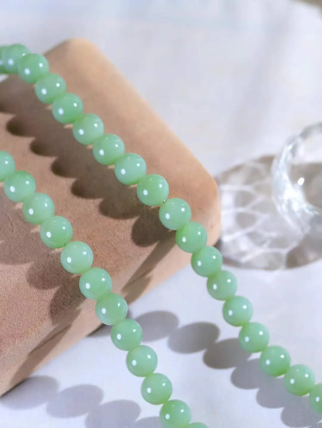 【珠圆玉润.项链】

精品和田玉碧玉珠圆玉润项链 玉质细腻油润 饱满光滑 质朴无华，悠远简单，人心境界远，百世修炼深，心灵常驻善意持，觉悟人生百世修。重65.6克 尺寸取一9.3mm  FDL-101192722