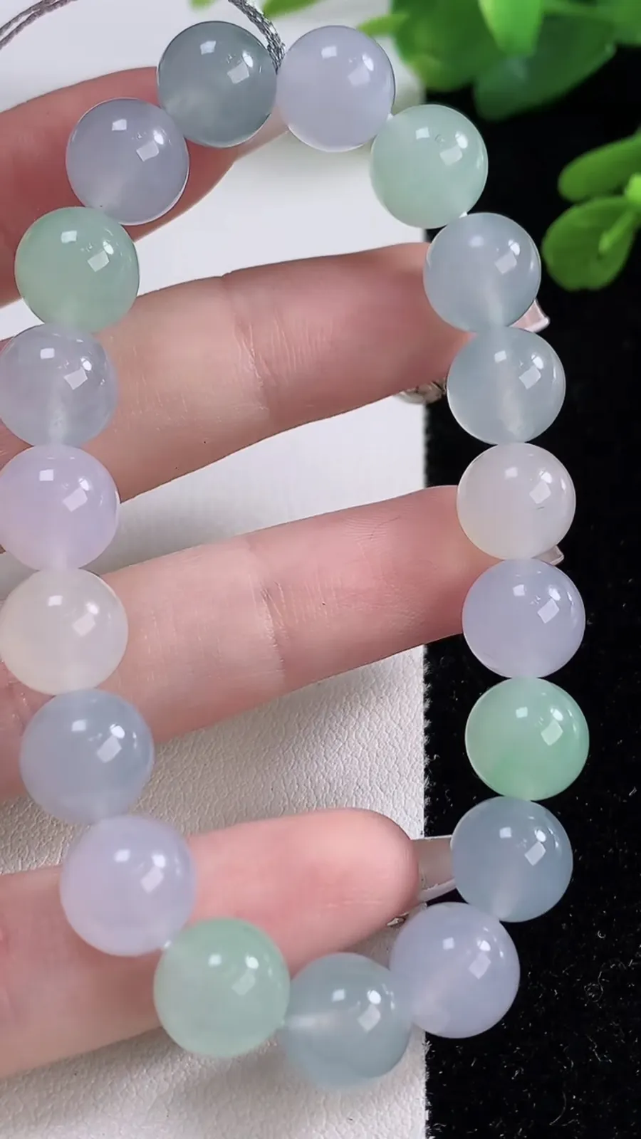 翡翠a货冰种春带彩 圆珠手串，尺寸9.6-19颗，重量:32.85g