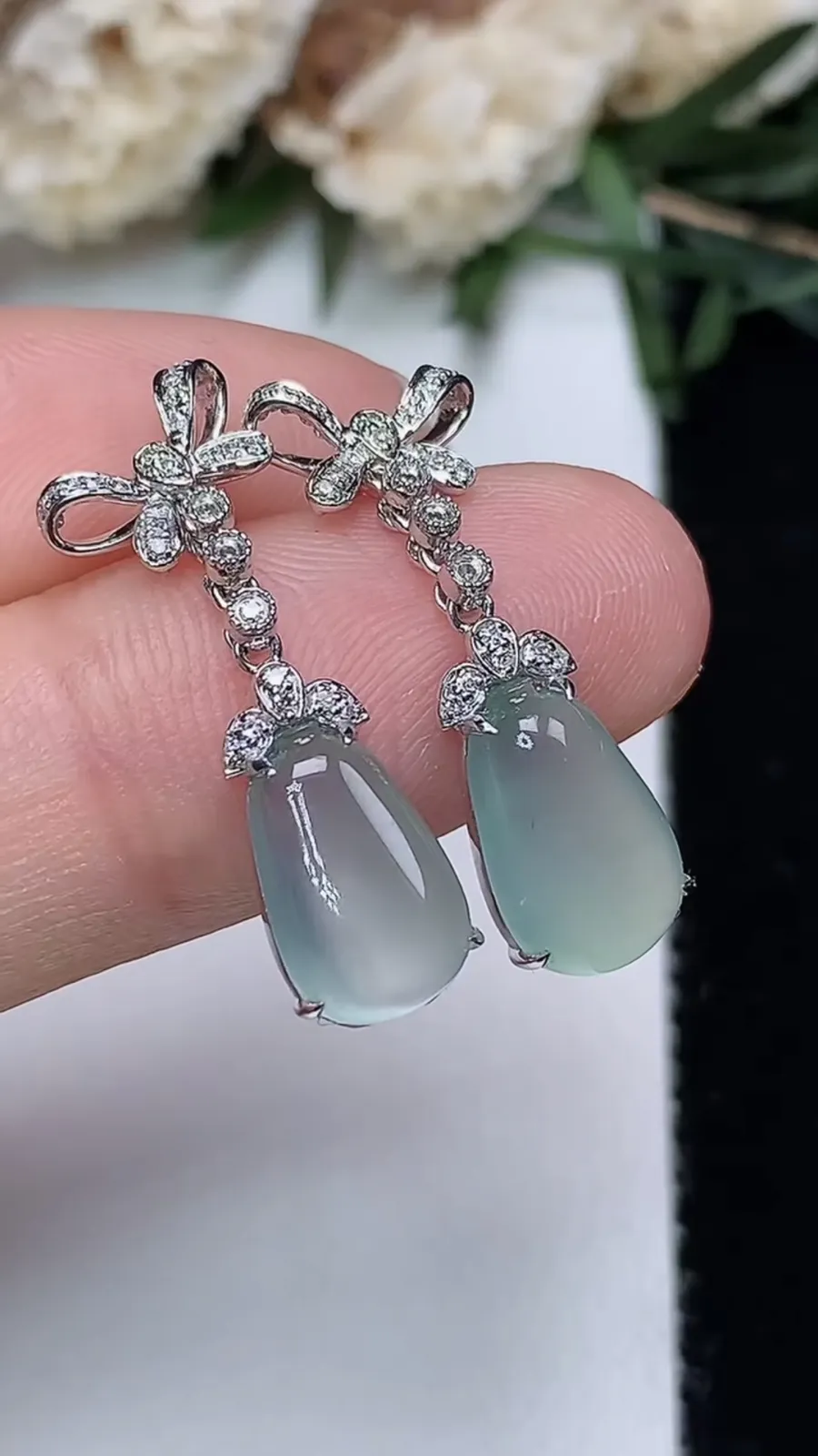 翡翠a货18k金冰种白冰福瓜耳坠，尺寸10.9-7-4，重量:2.84g