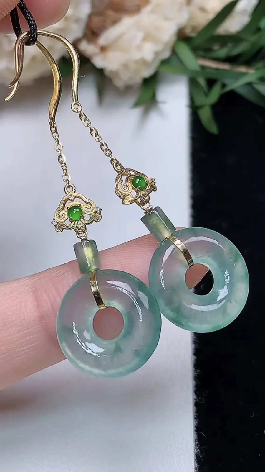 翡翠a货18k金冰种飘花平安环耳坠，尺寸13.4-3，重量:2.84g