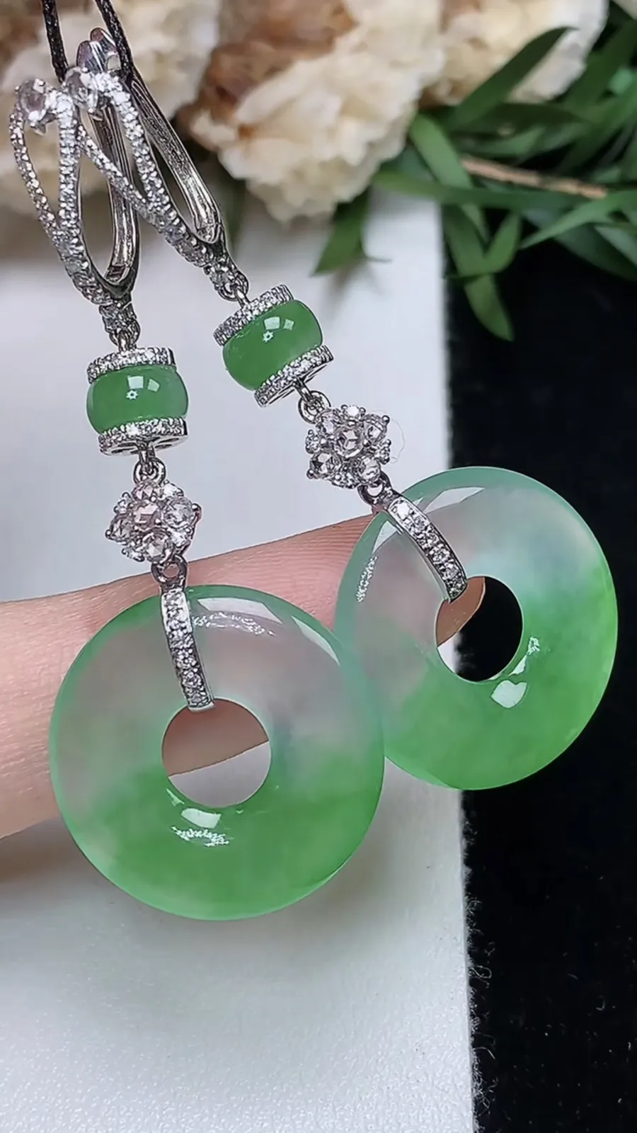 翡翠a货18k金冰种飘阳绿平安环耳坠，尺寸18.9-3.1，重量:7.02g