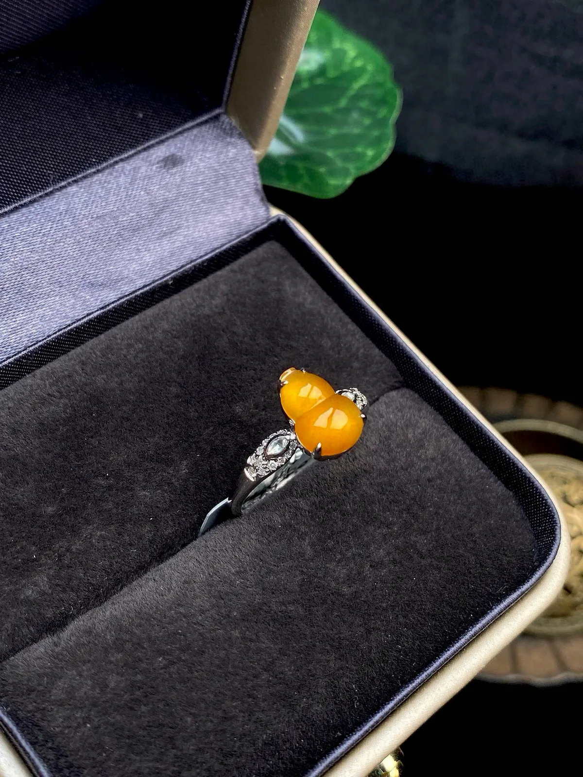 【冰种黄葫芦戒指】种水上乘，晶莹剔透，纯净通透，18k金钻精美镶嵌，裸石尺寸9.8*6.8*2.8毫