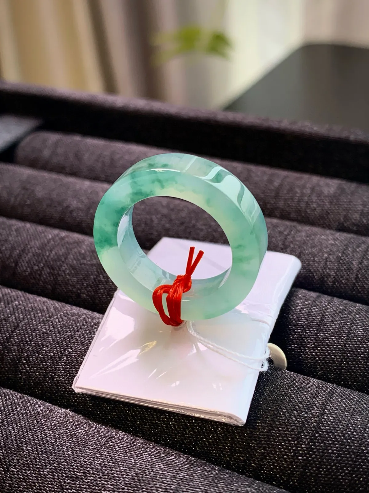 冰飘绿花戒指
戒圈：15号