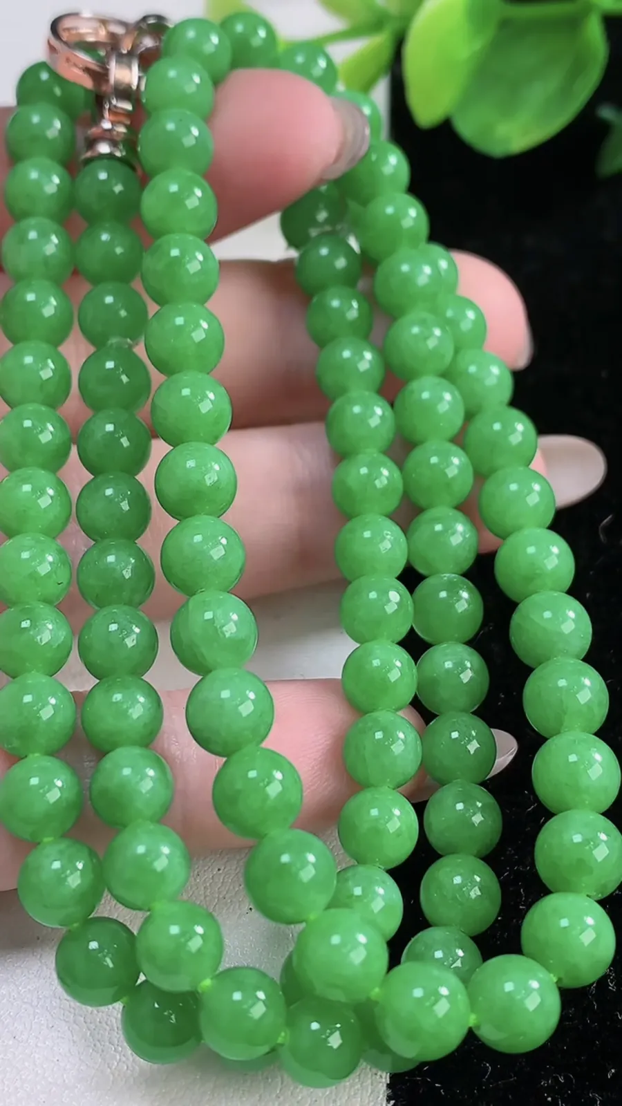 翡翠a货满绿圆珠项链，尺寸6-106颗，重量:43.40g