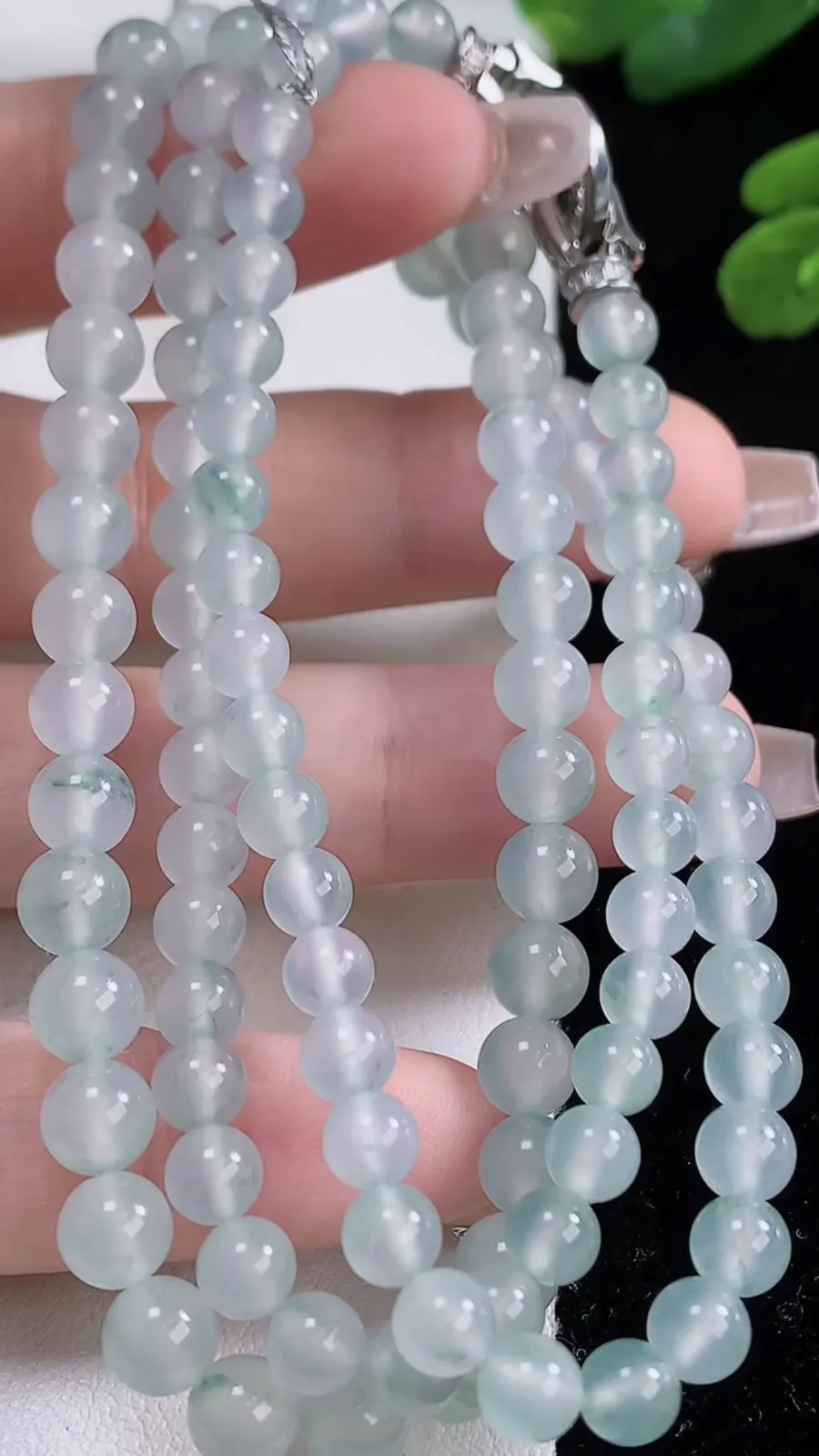 翡翠a货冰种飘花圆珠项链，尺寸6.3-108颗，重量:37.09g