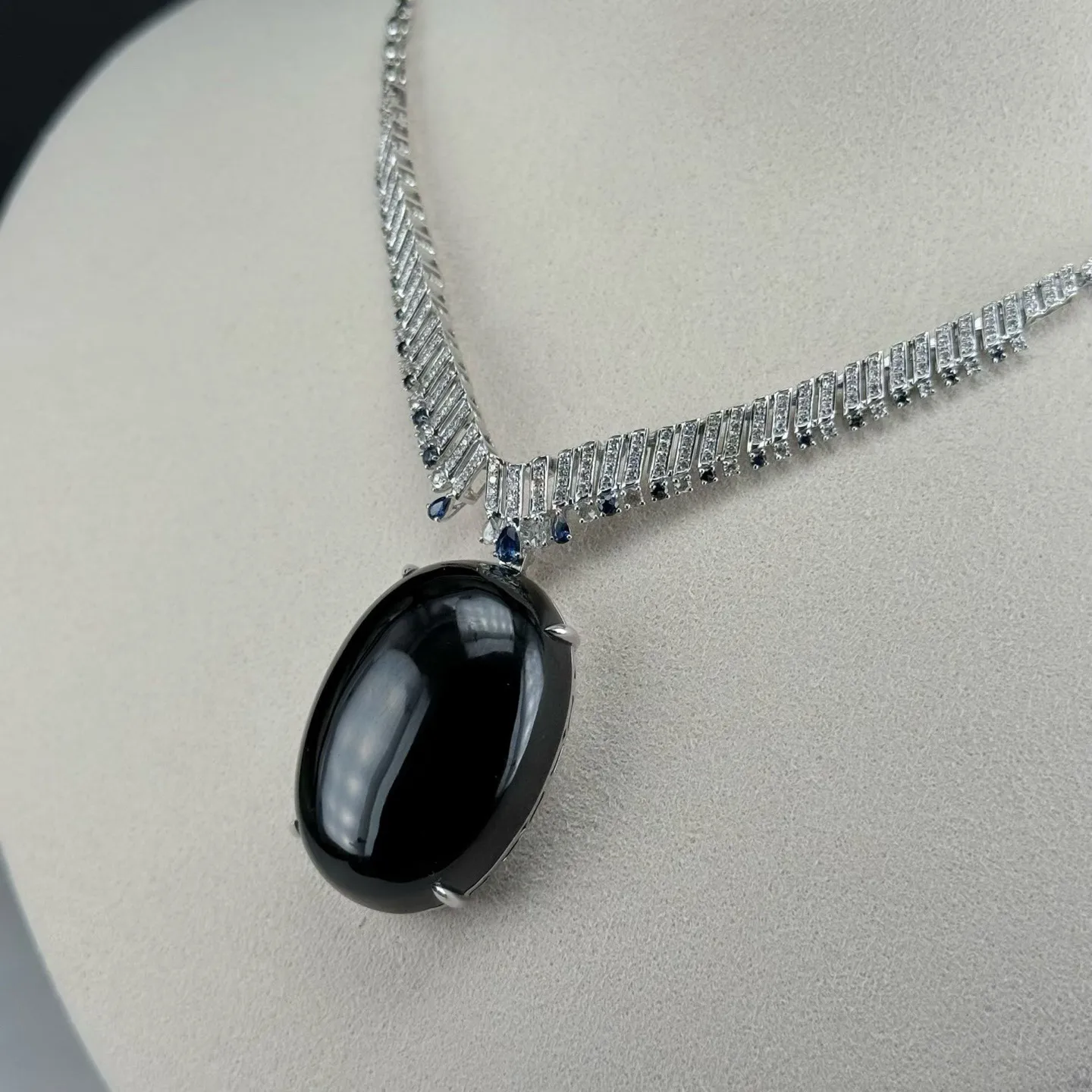 精品墨翠蛋面项链 重金豪镶 打灯通透 油性十足 尺寸28.5