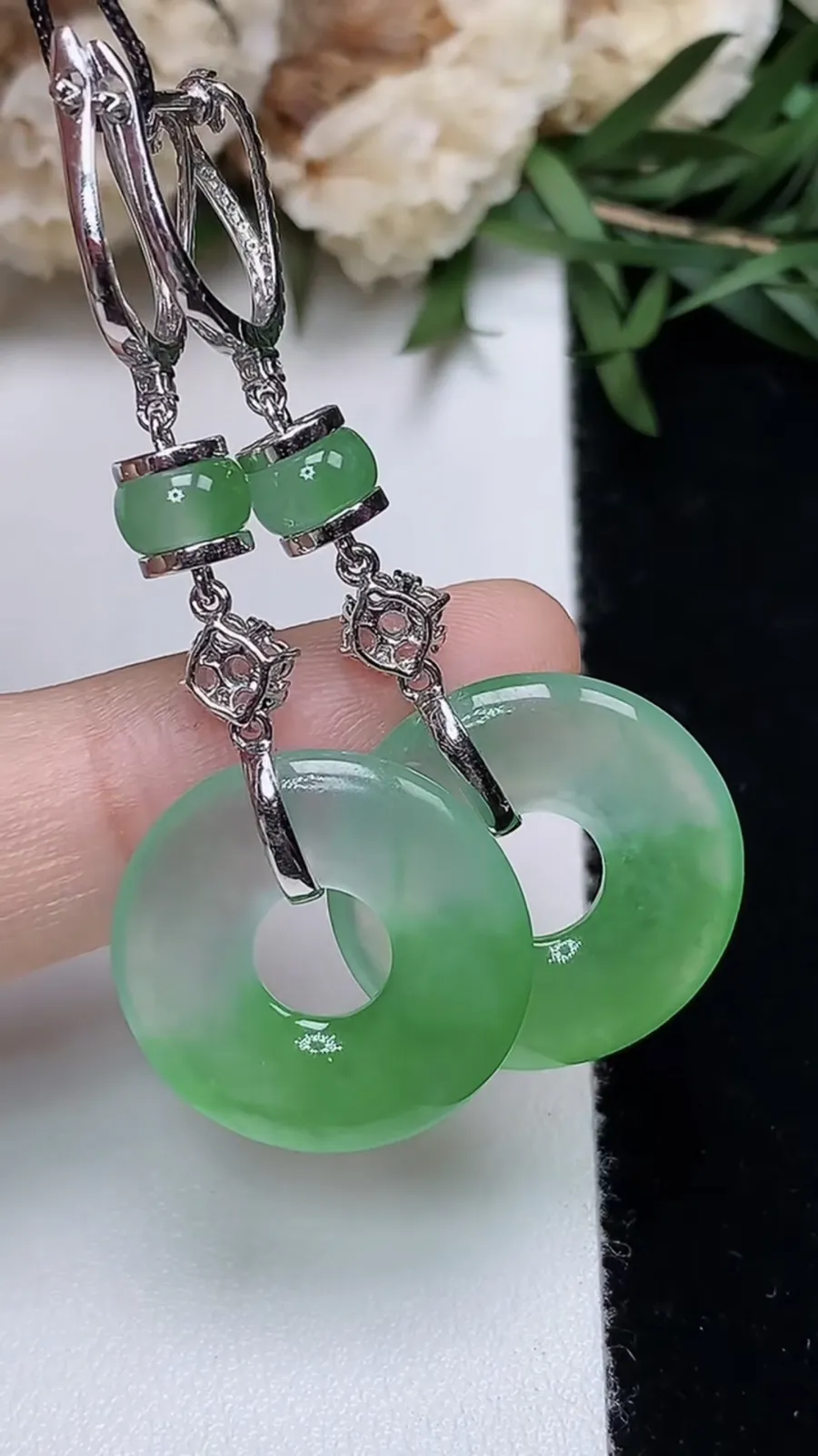 翡翠a货18k金冰种飘阳绿平安环耳坠，尺寸18.9-3.1，重量:7.02g