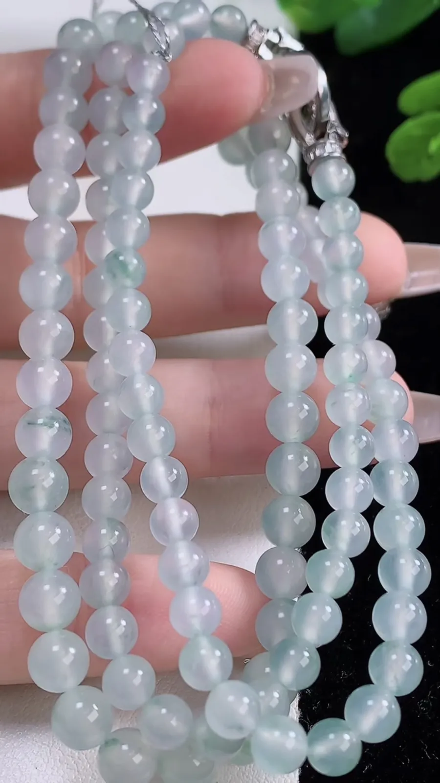 翡翠a货冰种飘花圆珠项链，尺寸6.3-108颗，重量:37.09g