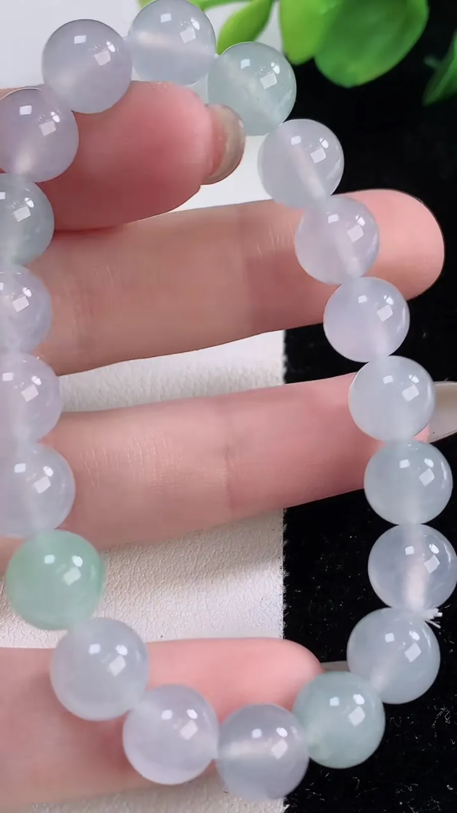 翡翠a货冰种满绿圆珠手串，尺寸8.9-20颗，重量:26.98g