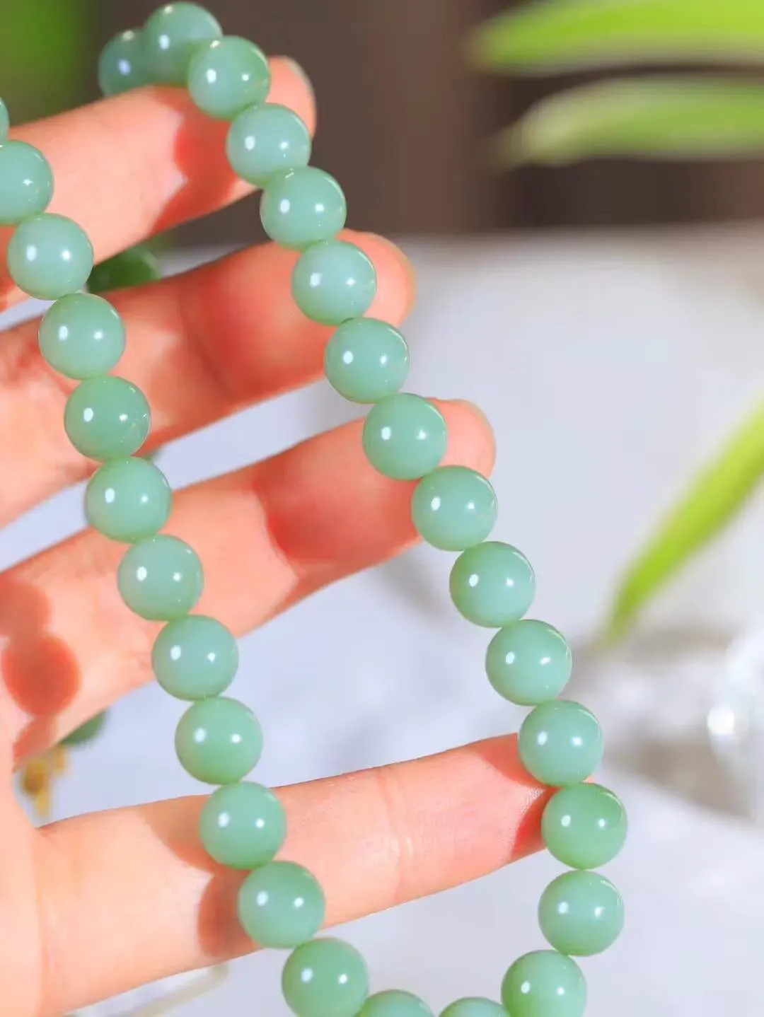 【珠圆玉润.项链】

精品和田玉碧玉珠圆玉润项链 玉质细腻油润 饱满光滑 质朴无华，悠远简单，人心境界远，百世修炼深，心灵常驻善意持，觉悟人生百世修。重65.6克 尺寸取一9.3mm  FDL-101192722