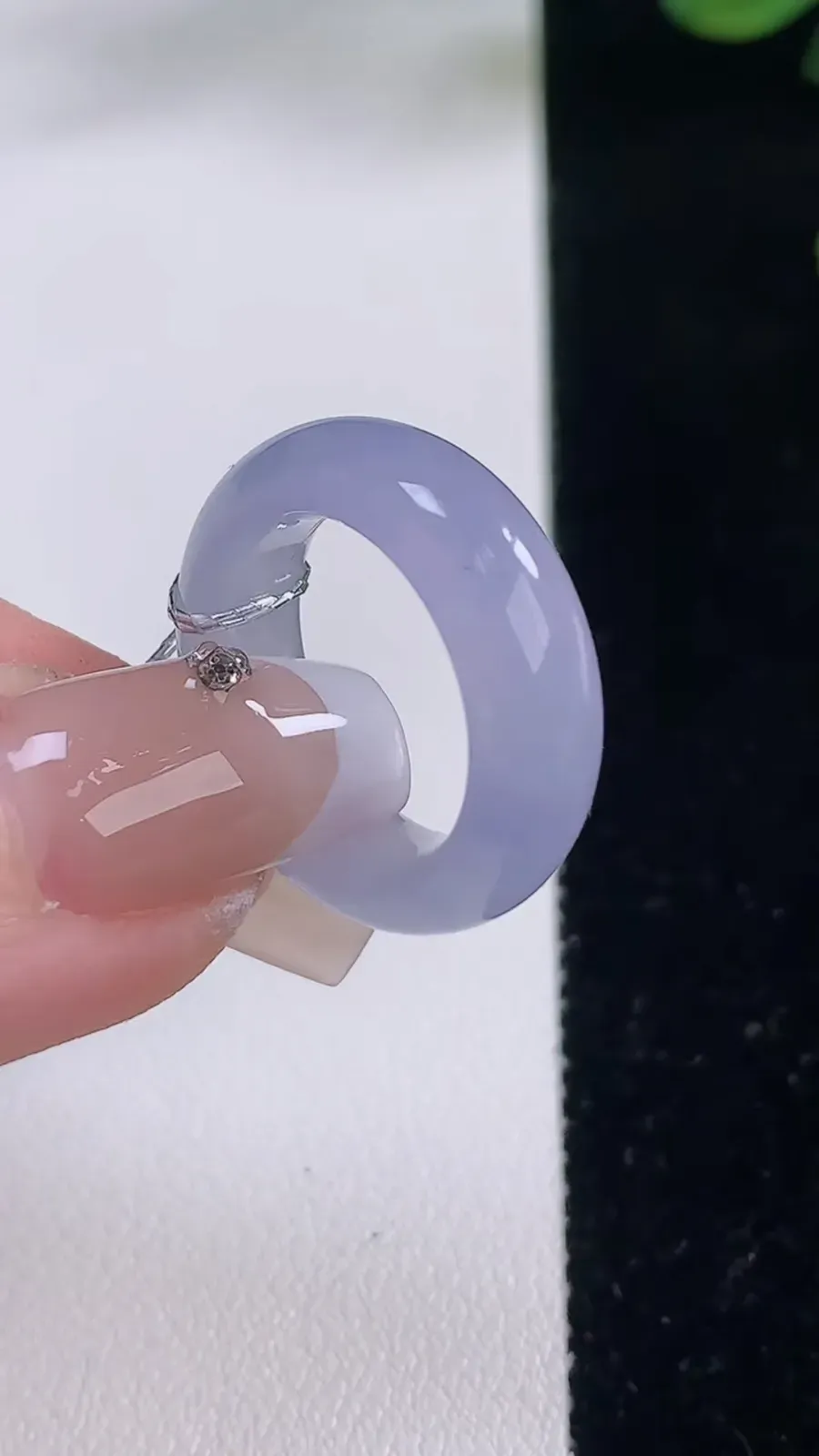 翡翠a货紫罗兰指环戒指，尺寸15.7-6.8-3.8，重量:4.76g