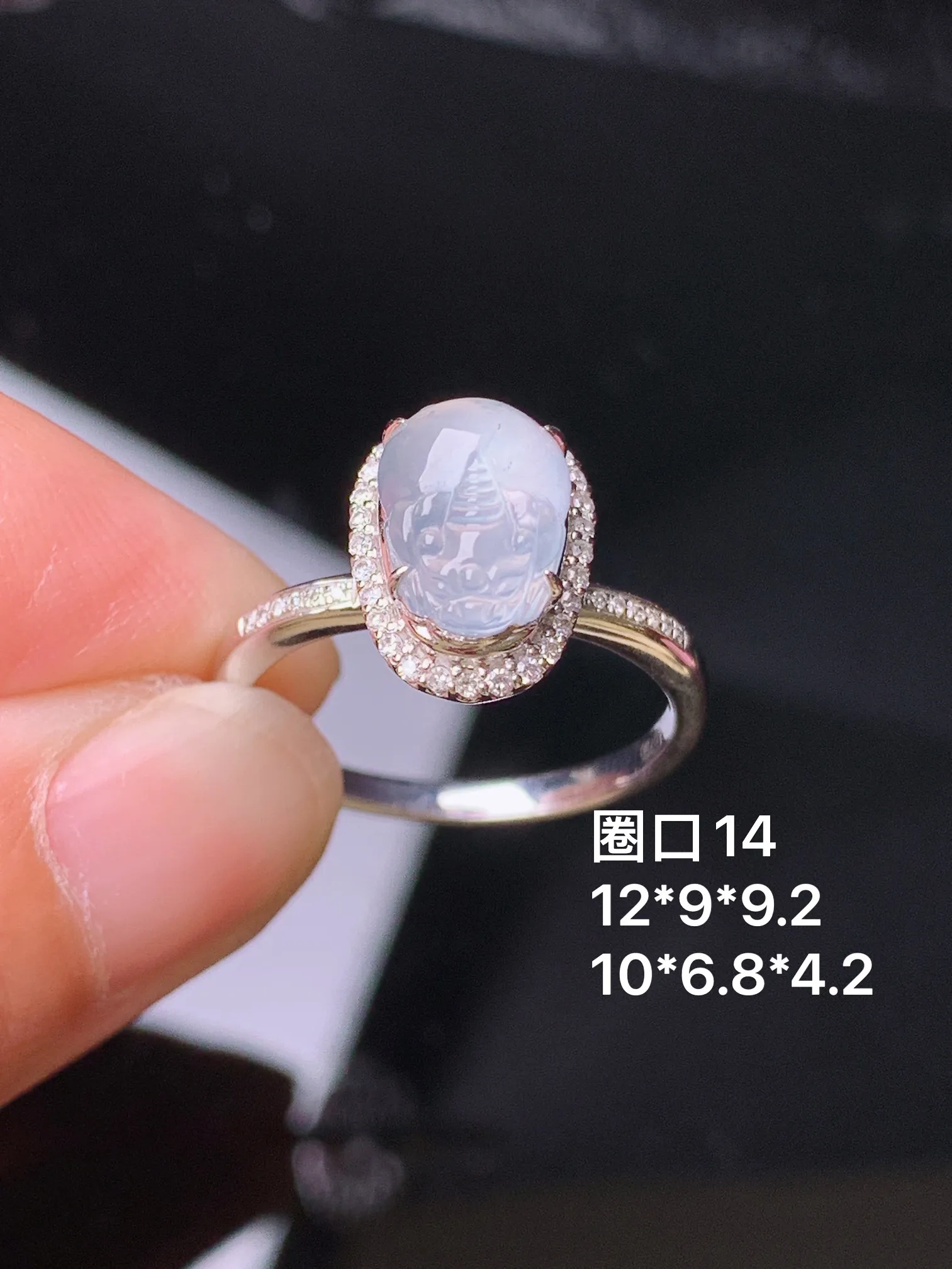 18k金钻镶嵌冰种貔貅戒指 玉质细腻 色泽清新艳丽 圈口14 整体尺寸12*9*9.2