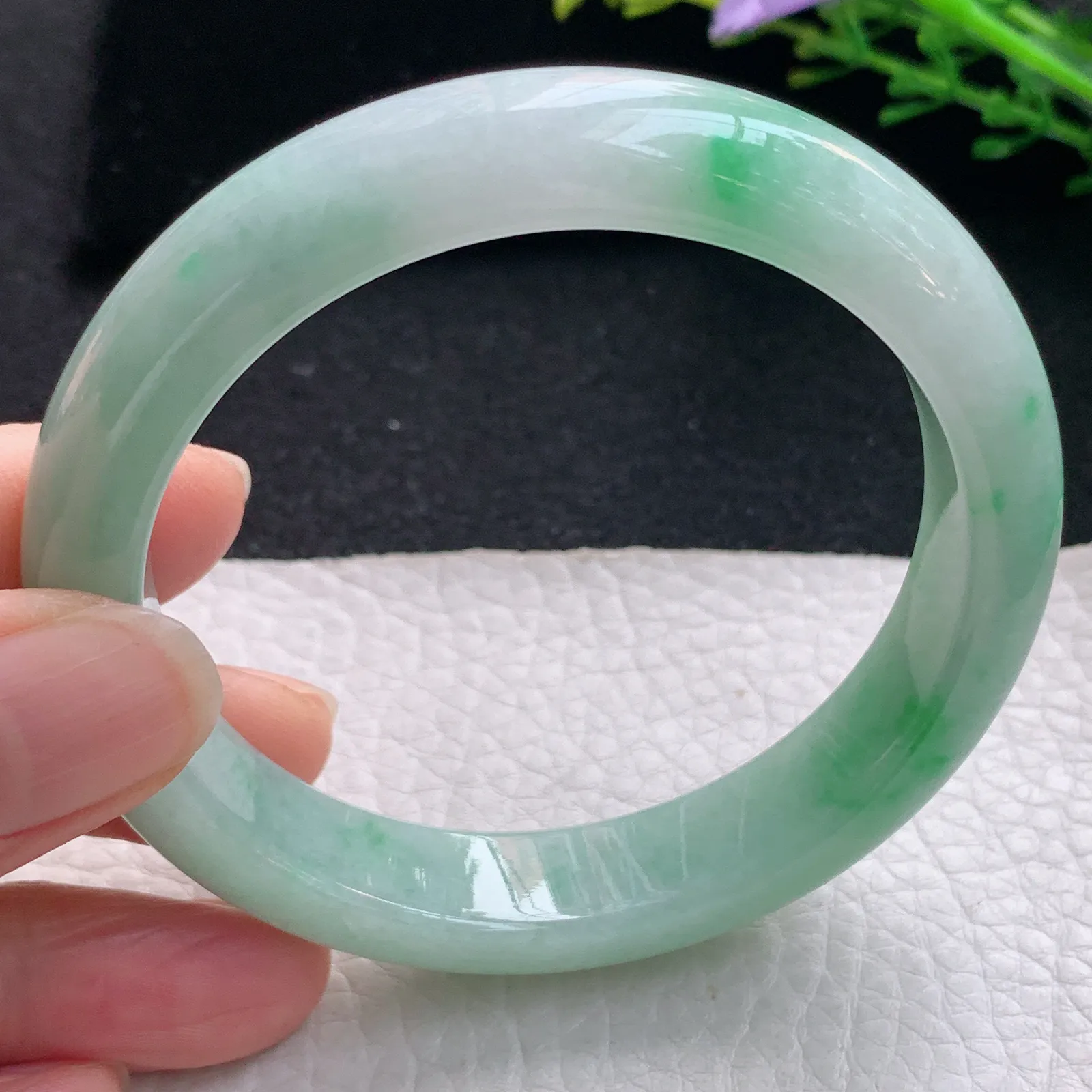 jm自然光58*12.5*8.5平安镯 翡翠a货玉手镯飘绿花宽边珠宝玉手环