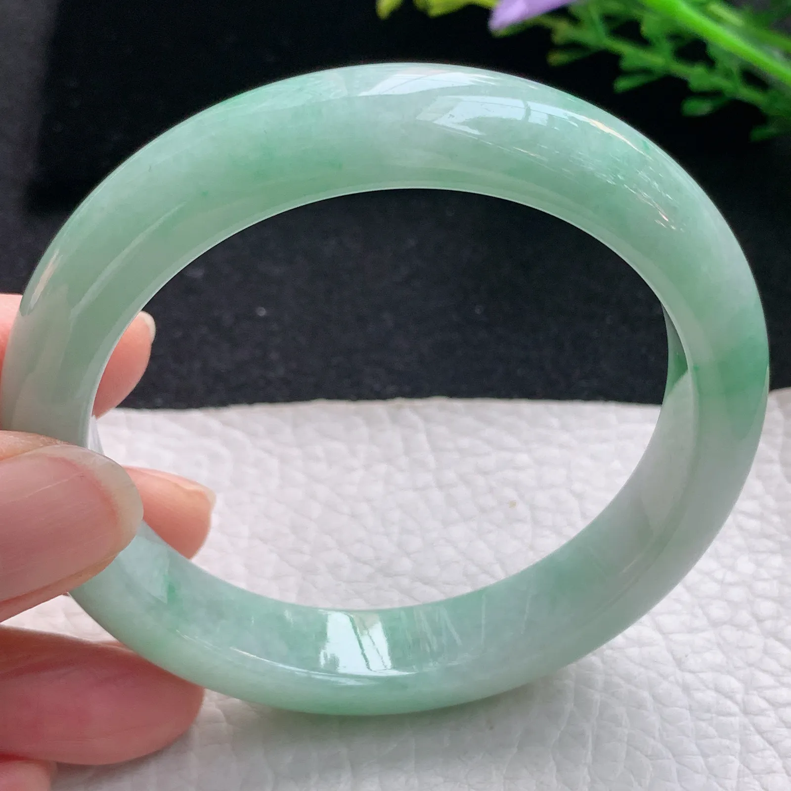 jm自然光58*12.5*8.5平安镯 翡翠a货玉手镯飘绿花宽边珠宝玉手环