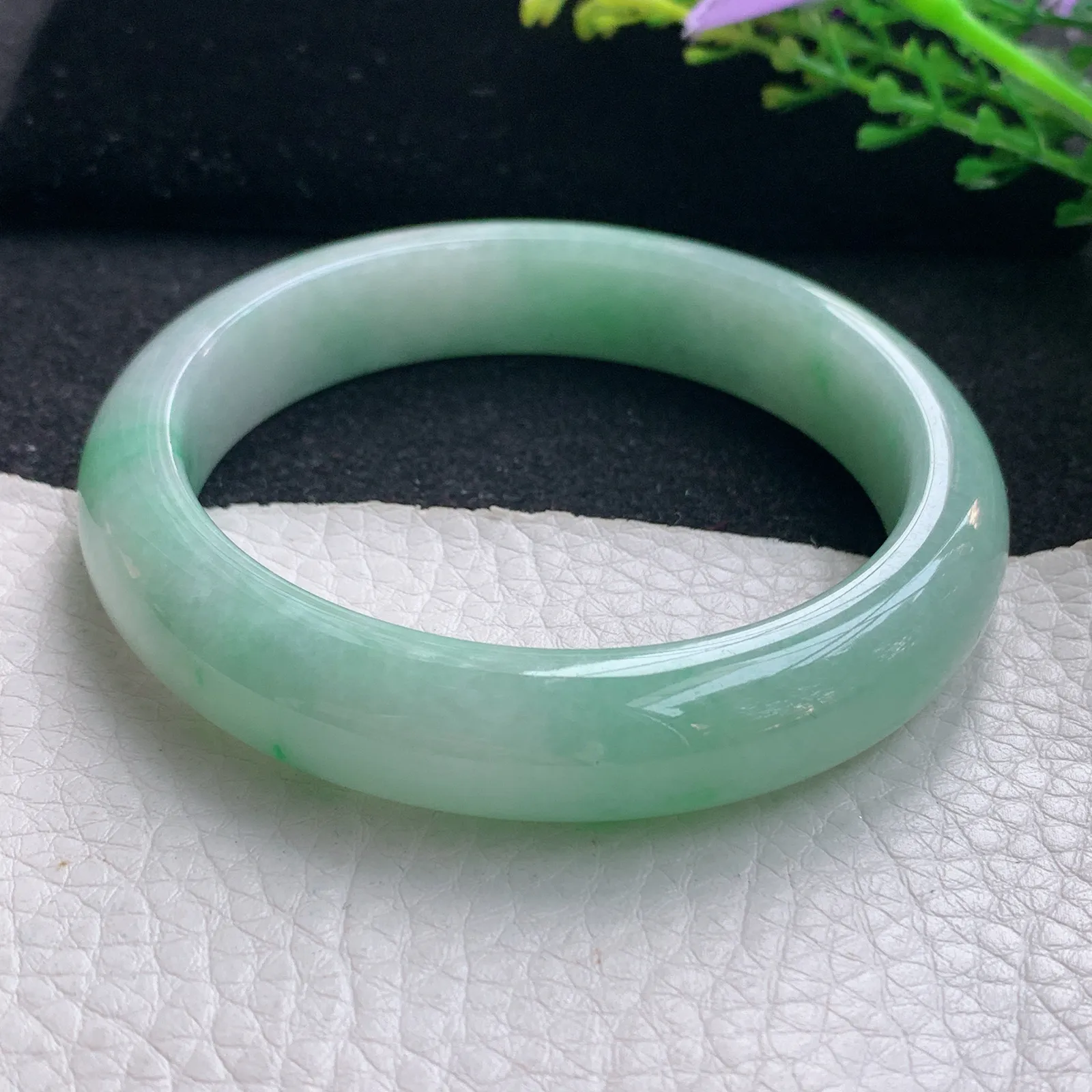 jm自然光58*12.5*8.5平安镯 翡翠a货玉手镯飘绿花宽边珠宝玉手环