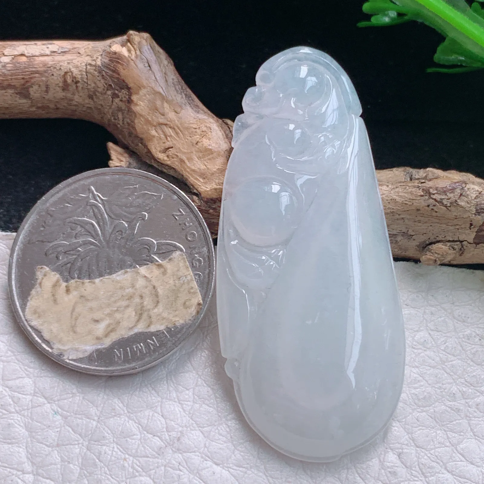 gp实拍48.8*21.5*6缅甸翡翠a货精雕白月光福瓜玉吊坠 玉挂件