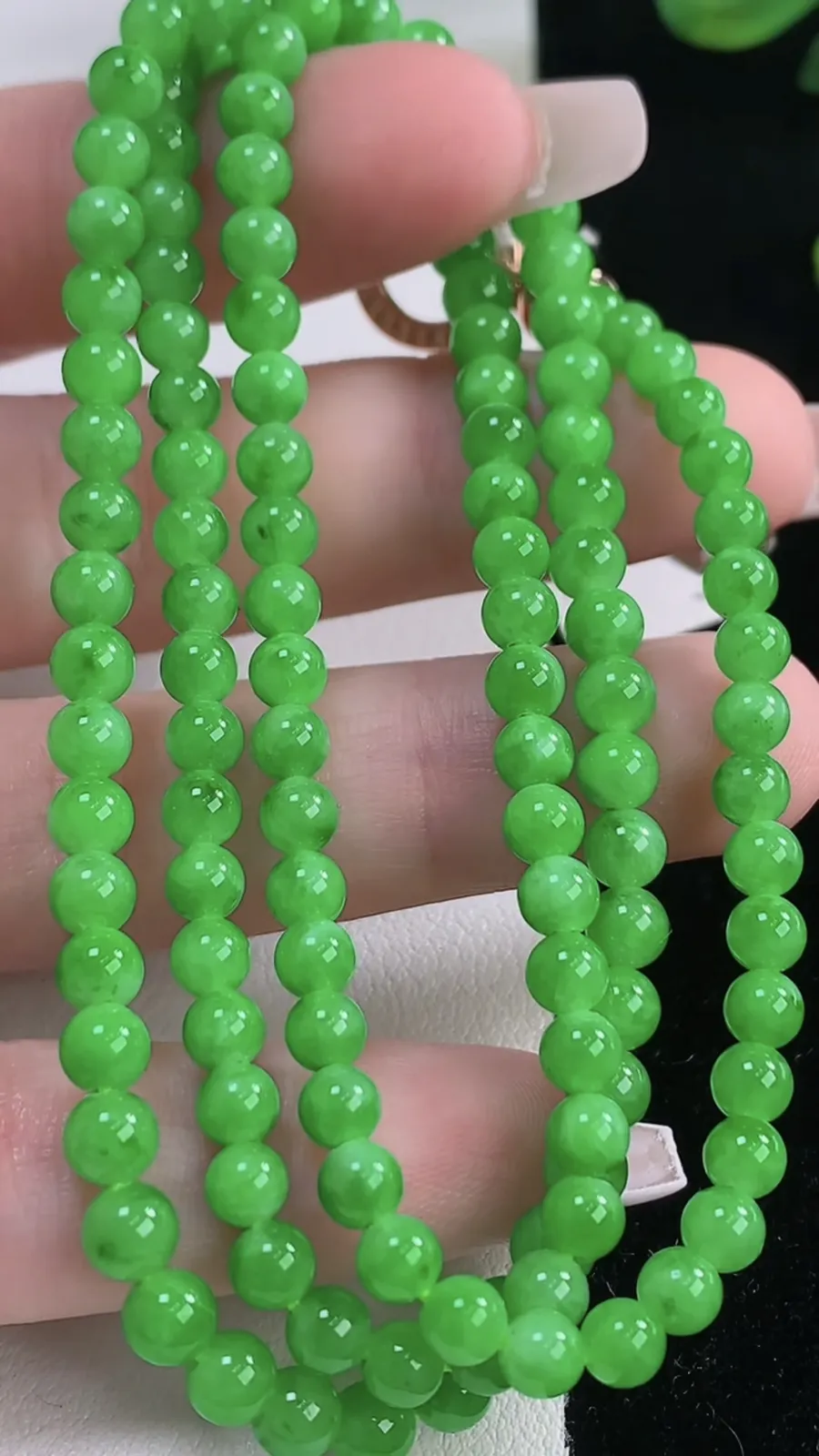 翡翠a货满阳绿圆珠项链，尺寸4.5-130颗，重量:21.49g