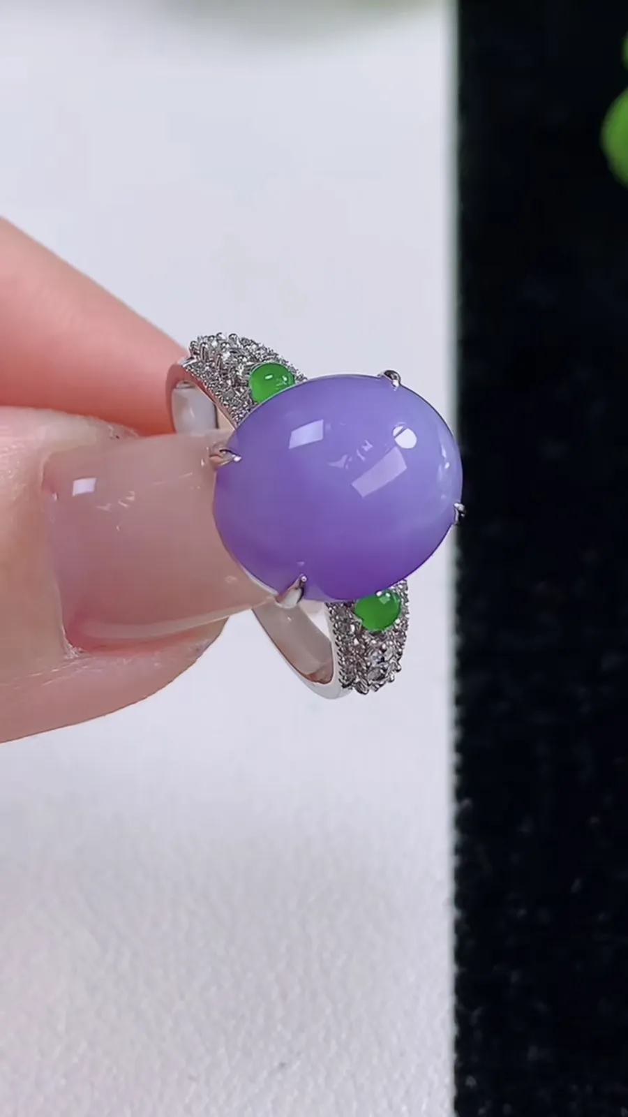 翡翠a货18K金冰种紫罗兰蛋面戒指，尺寸17.6-12.2-10-8，重量:3.70g