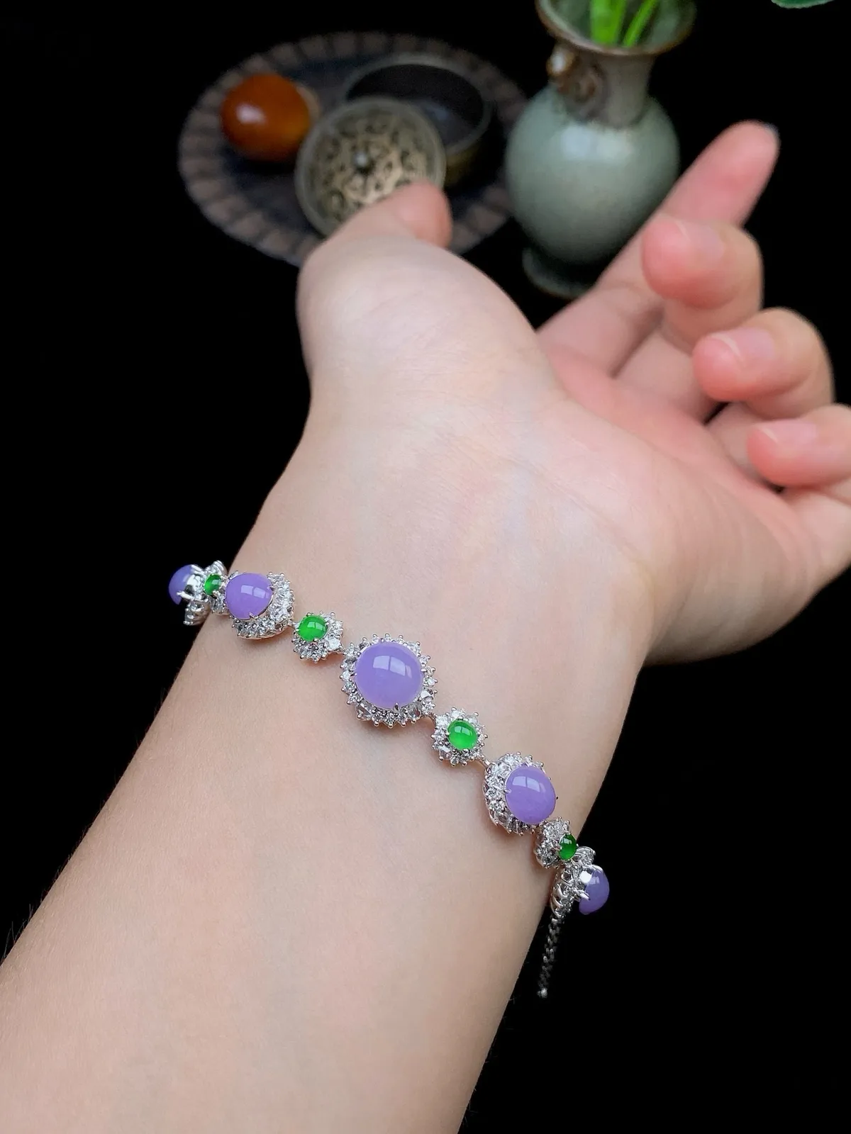 【冰种紫罗兰蛋面镶嵌手链】颗颗冰透，饱满圆润，光泽闪耀，流行款，18K金搭配，裸石尺寸7.7*7.5*3.8毫米