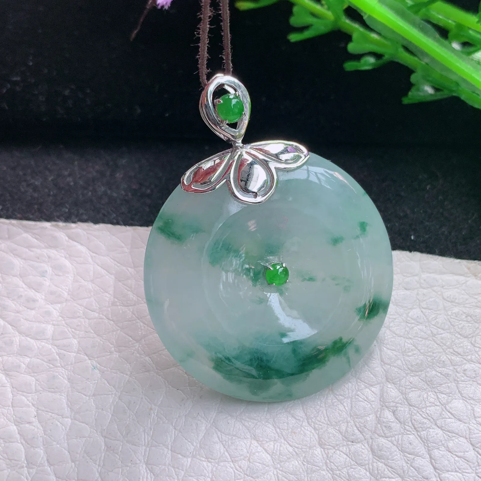 gp实拍42.6*33.2*6缅甸翡翠a货精雕冰飘花平安扣 玉扣玉吊坠 玉挂件