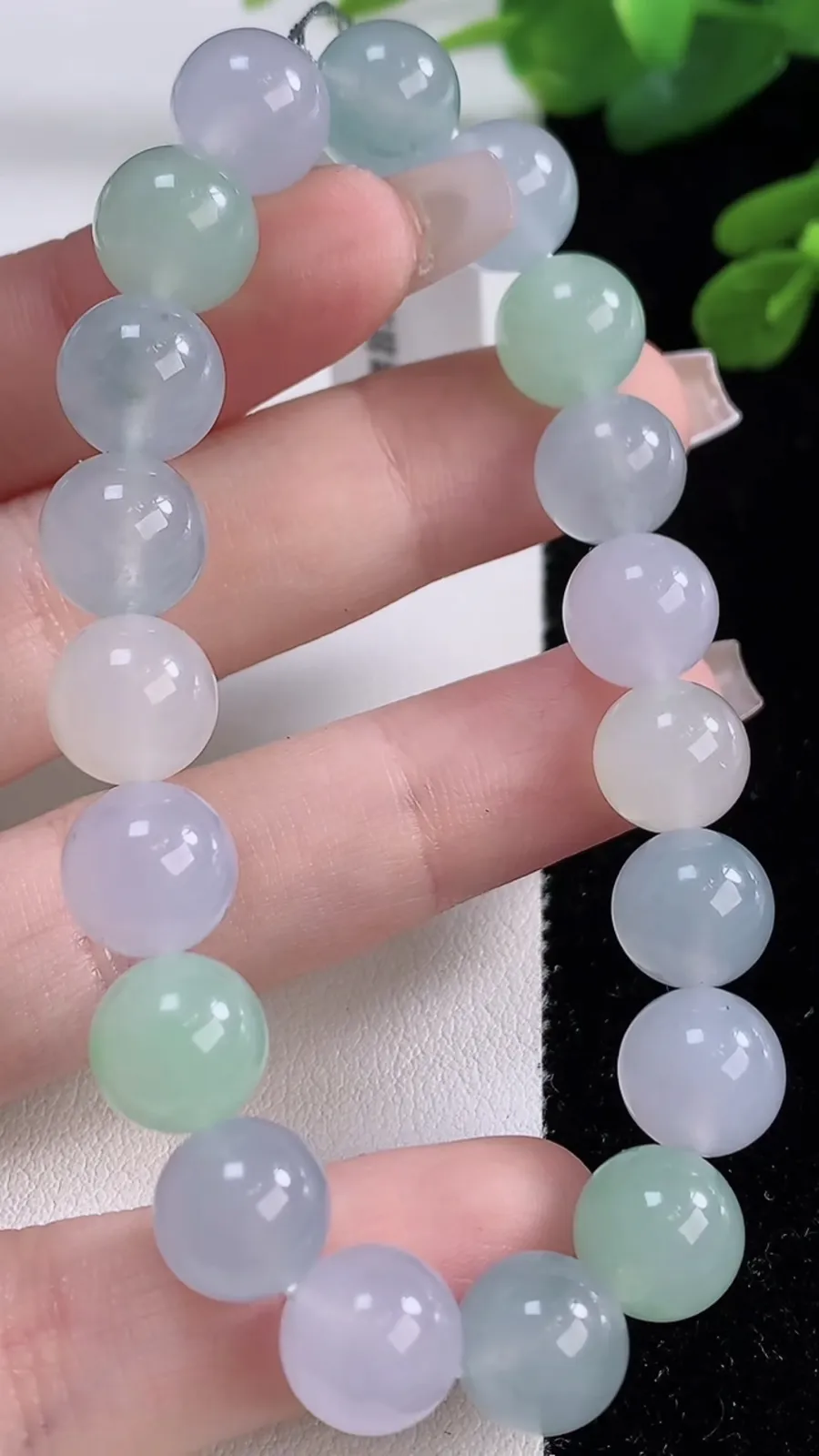 翡翠a货冰种春带彩 圆珠手串，尺寸9.6-19颗，重量:32.85g