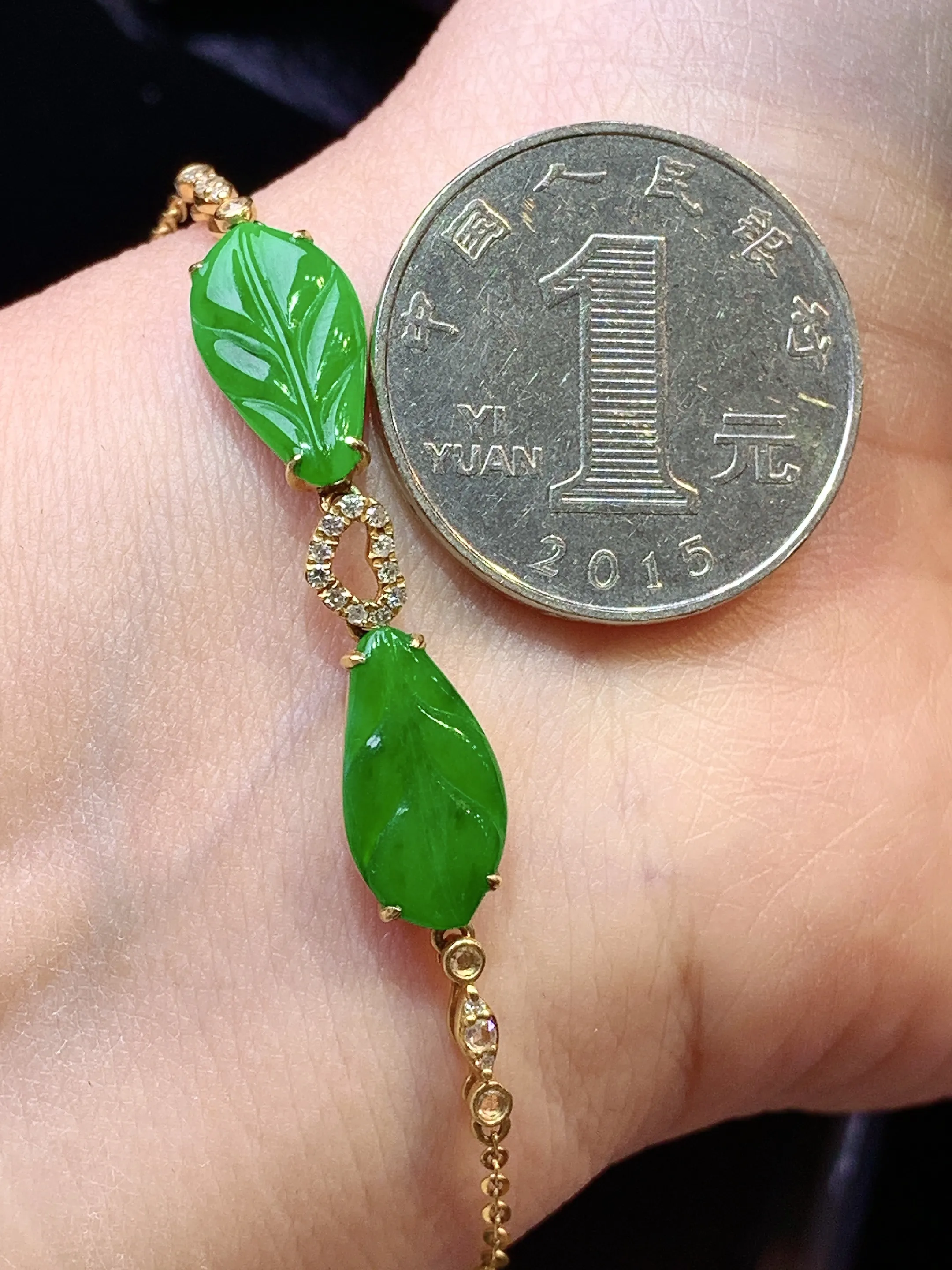 18k金钻镶嵌满绿树叶手链 玉质细腻 色泽清新艳丽 裸石尺寸14.5*7.8*2