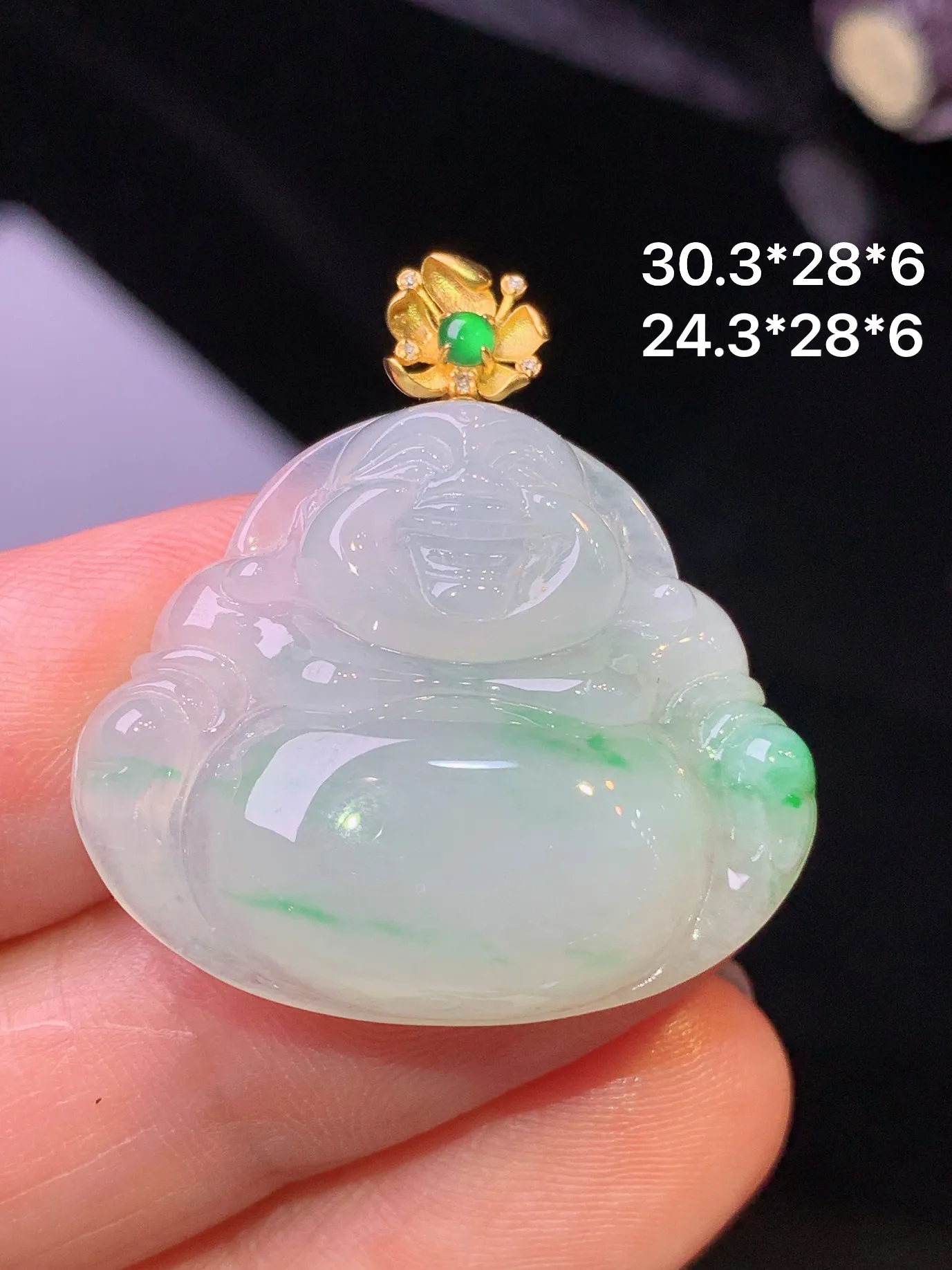 18k金镶嵌飘绿佛公吊坠 玉质细腻 色泽清新艳丽 整体尺寸30.3*28*6