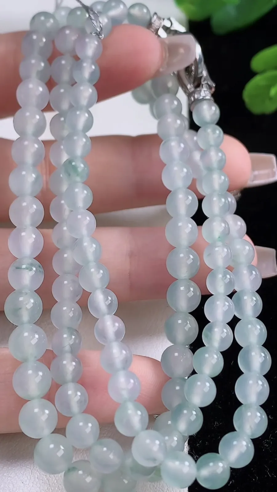 翡翠a货冰种飘花圆珠项链，尺寸6.3-108颗，重量:37.09g