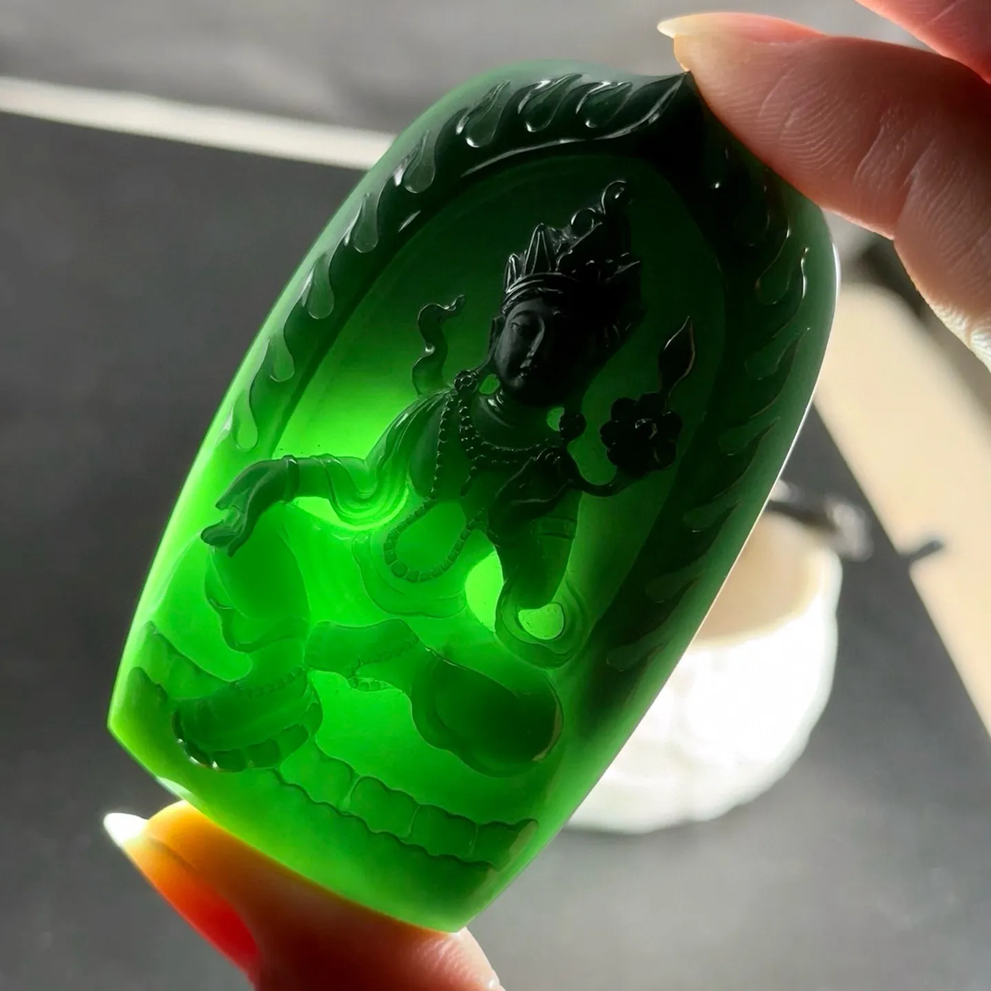 精品墨翠大势至菩萨 打灯通透 油性十足 尺寸69.8