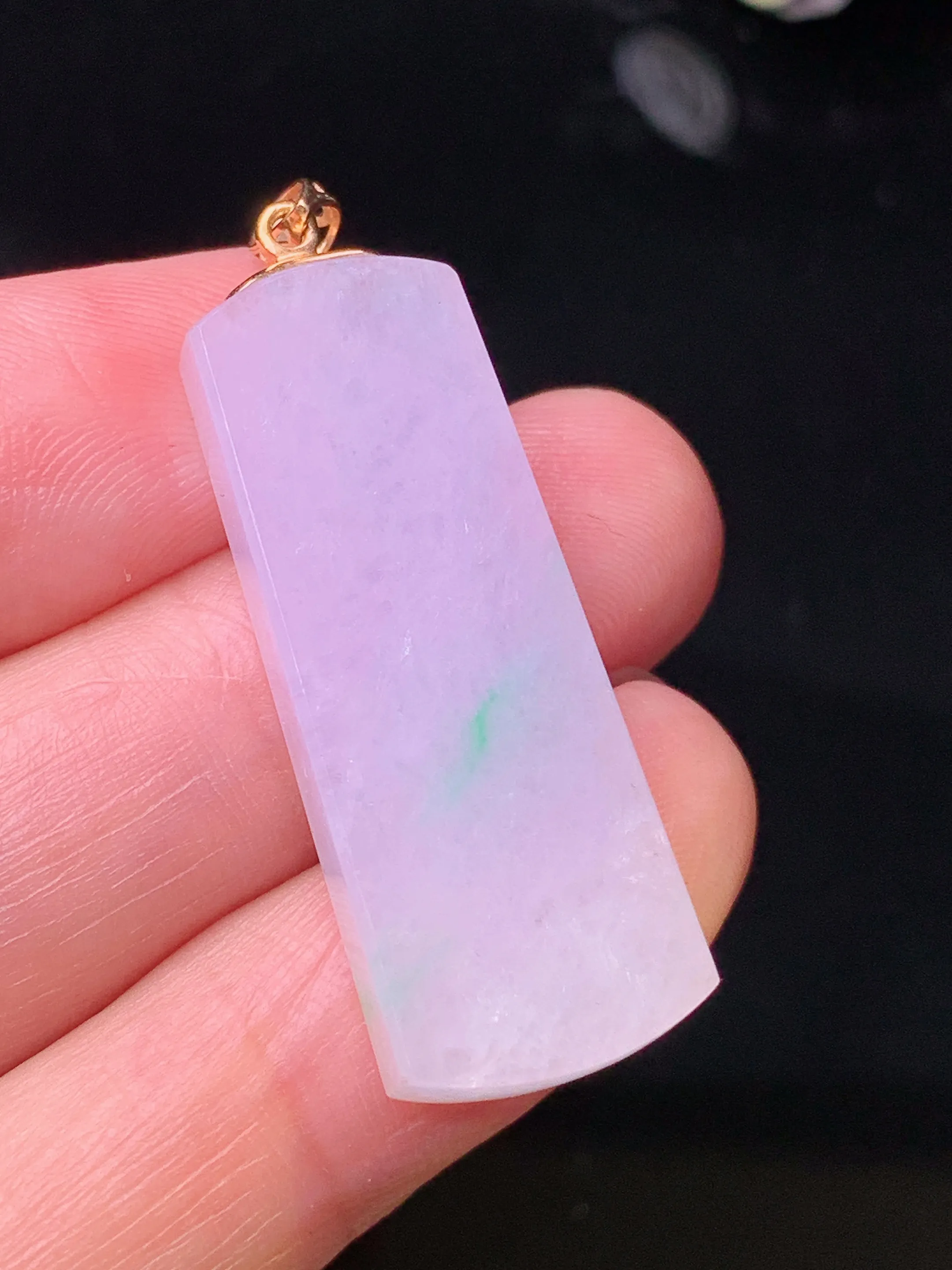 18k金镶嵌紫罗兰无事牌吊坠 玉质细腻 色泽清新艳丽 整体尺寸40*12.7*4.5