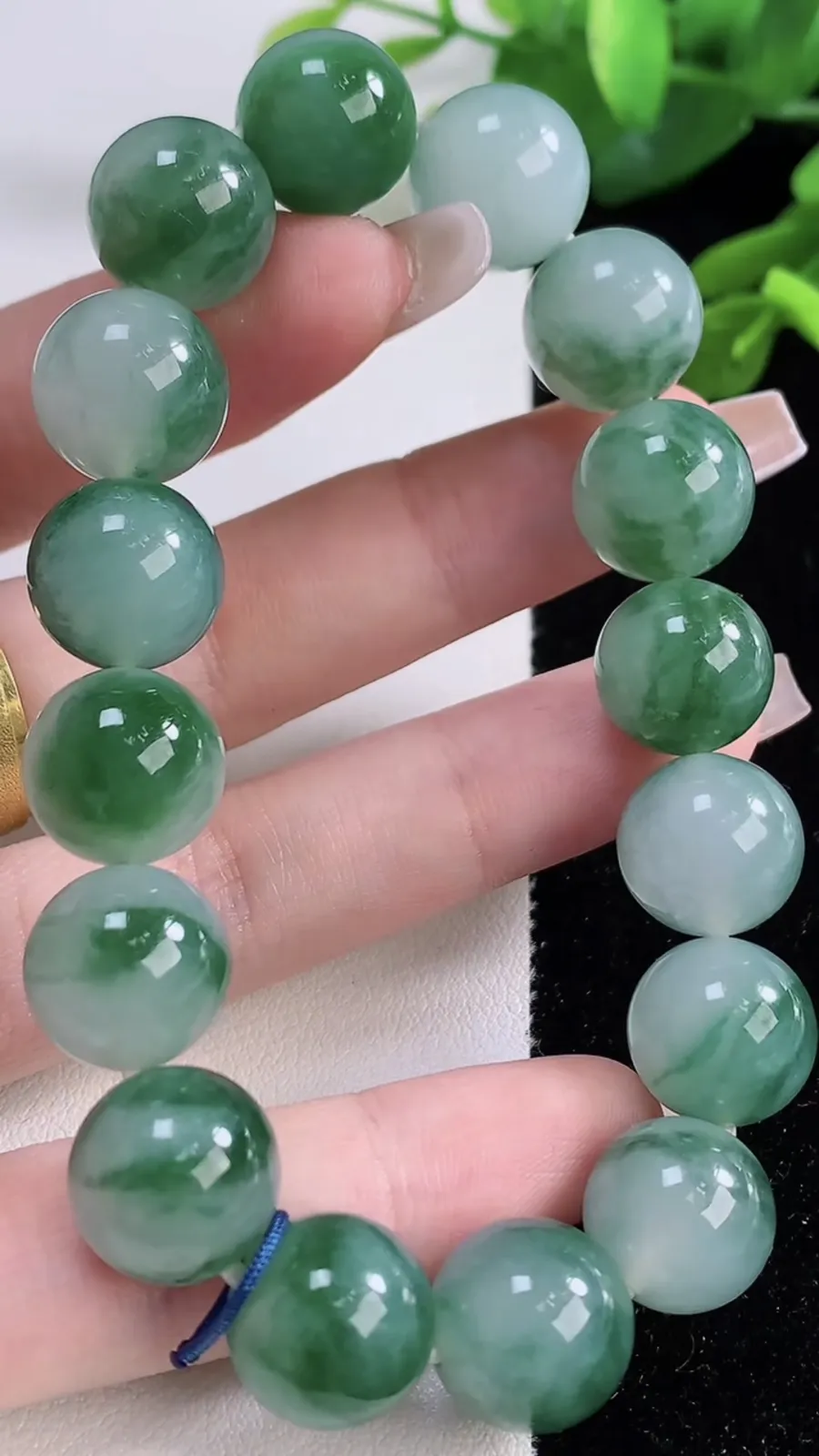翡翠a货冰种飘花圆珠手串，尺寸12.4-16颗，重量:57.18g
