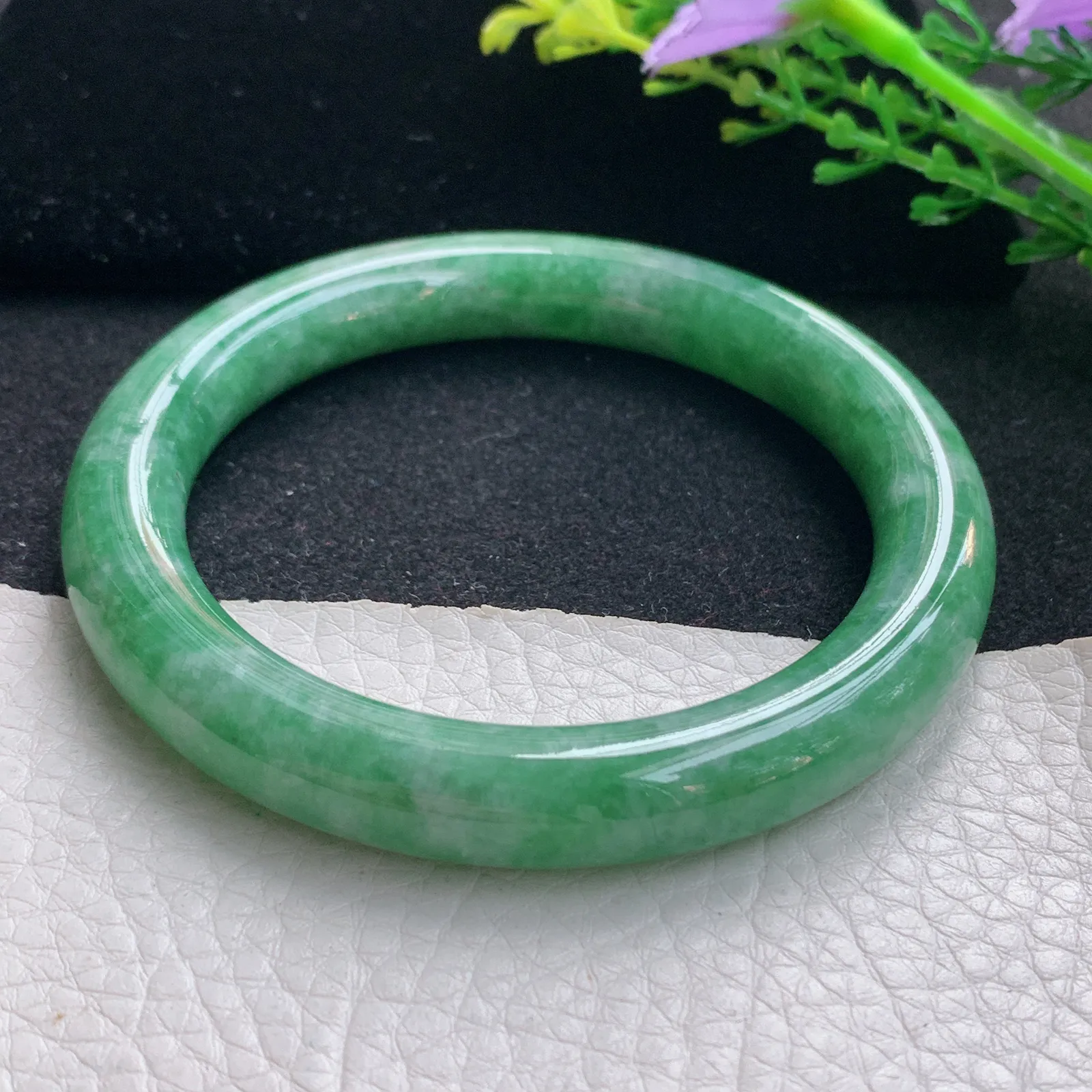 n自然光59*10.3*10美人镯 翡翠a货玉手镯满绿圆条珠宝玉手环