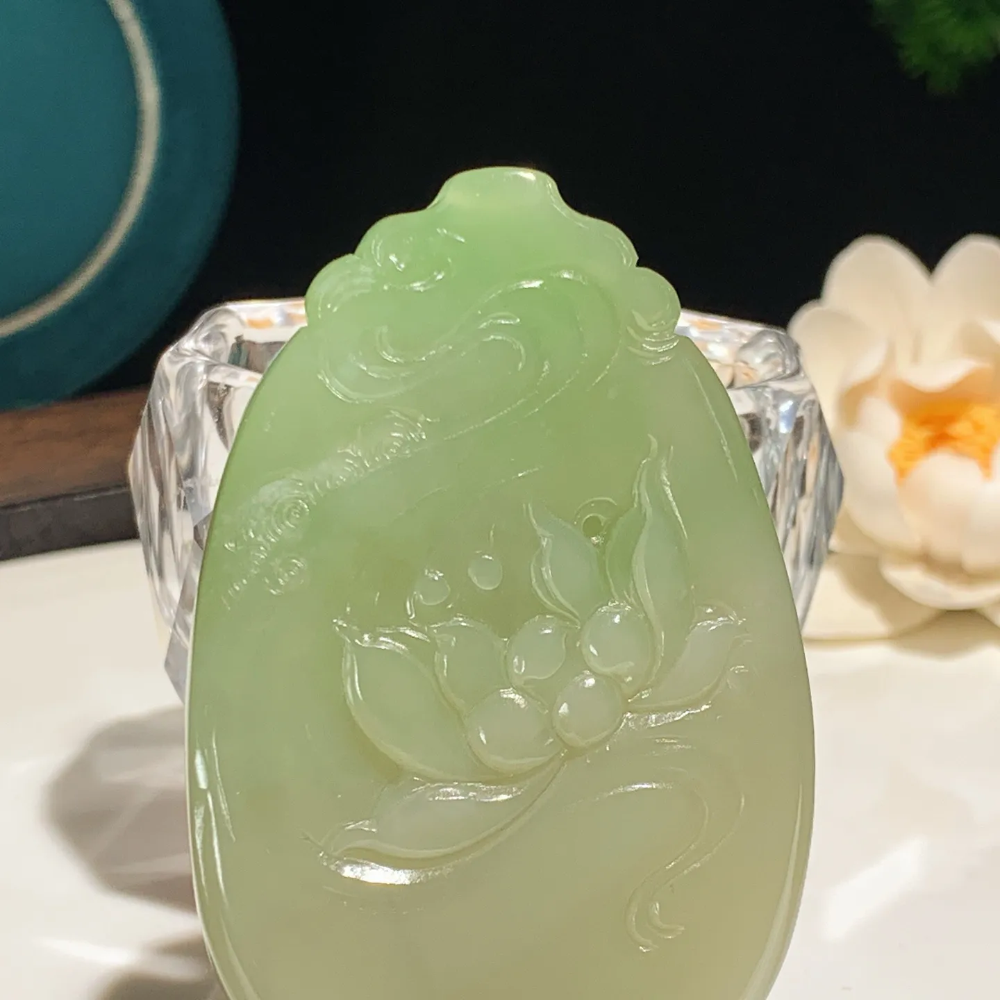 和田玉青海翠翠青佛引福来把件。尺寸72/46/21重102.8克。内径玉质细腻油润。手推出油。佩戴高端典雅。lt251205