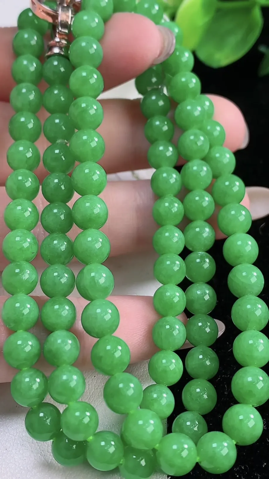 翡翠a货满绿圆珠项链，尺寸6-106颗，重量:43.40g