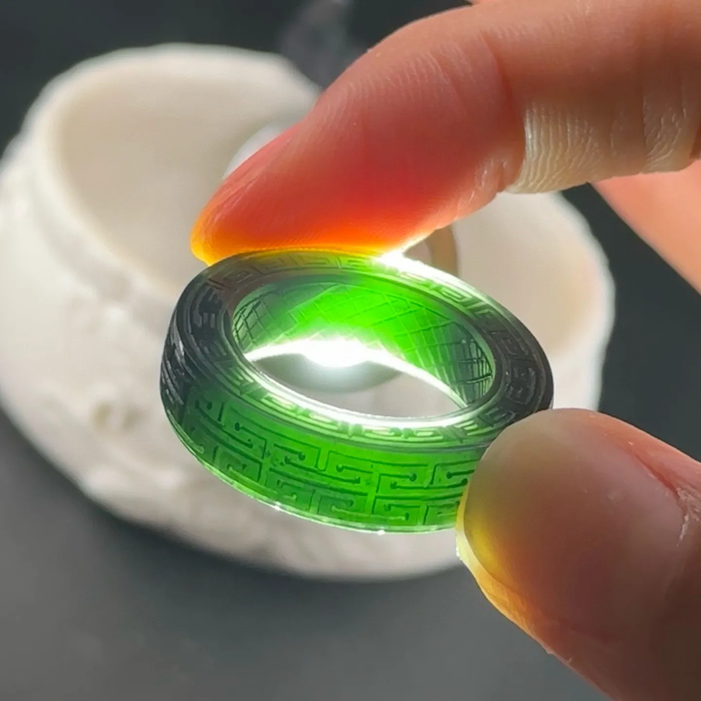 精品墨翠指环 纯手工雕刻 种好色正 黑度极好 打灯通透 油性十足