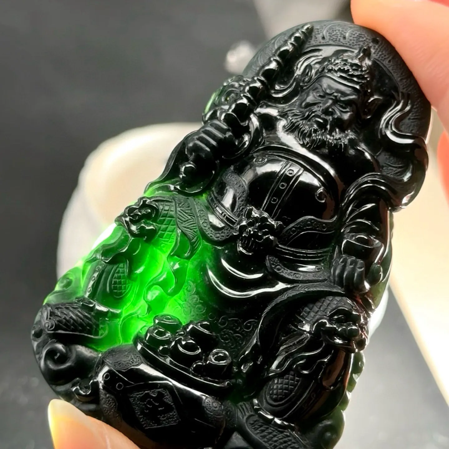 精品墨翠财神爷 赵公明 种好色正 黑度极好 打灯通透 油性十足 尺寸70.2