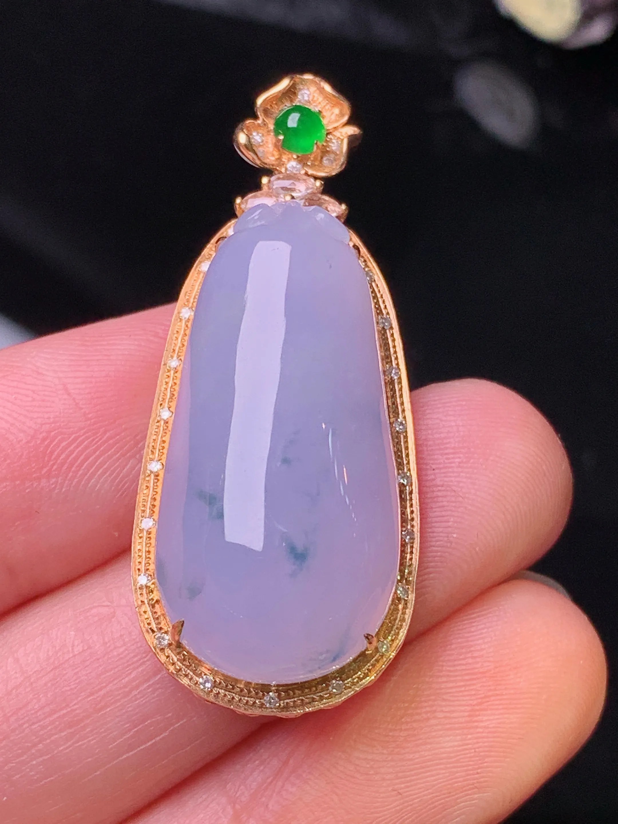 18k金钻镶嵌紫罗兰福瓜吊坠 玉质细腻 色泽清新艳丽 整体尺寸38.3*16.2*9.8