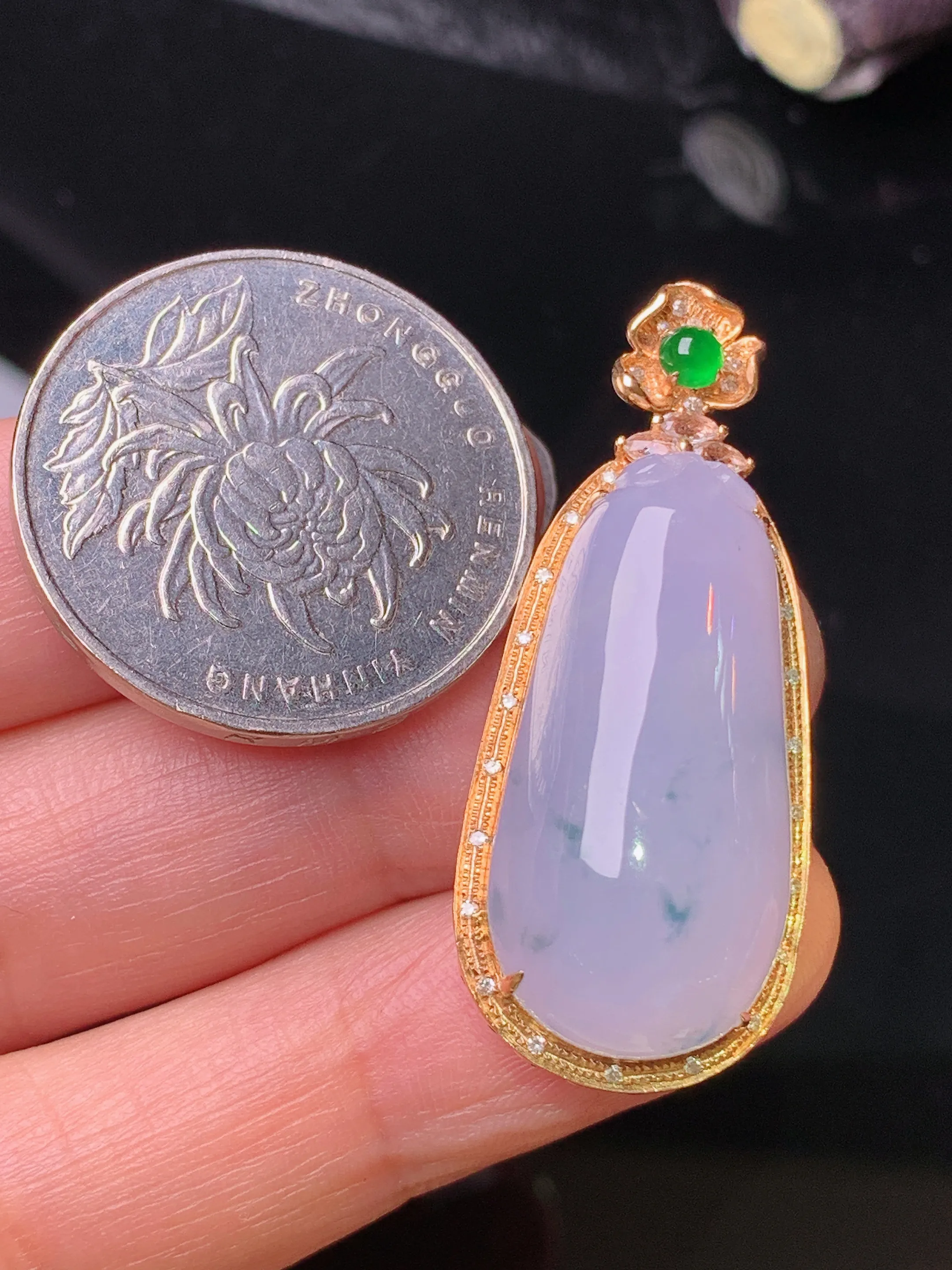 18k金钻镶嵌紫罗兰福瓜吊坠 玉质细腻 色泽清新艳丽 整体尺寸38.3*16.2*9.8