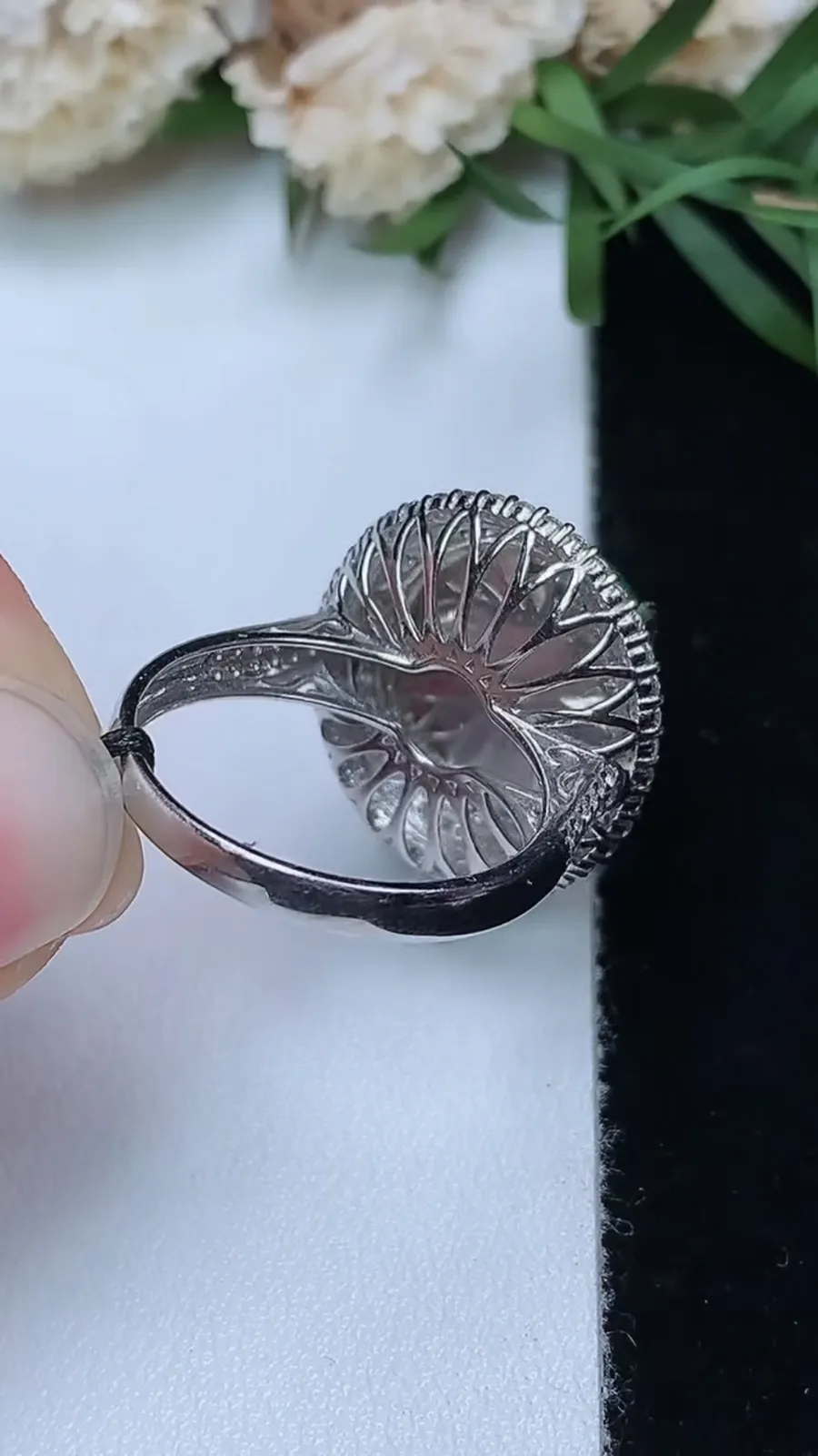 翡翠a货18k金冰种飘阳绿蛋面戒指，尺寸17.8-15-13.2，重量:6.61g