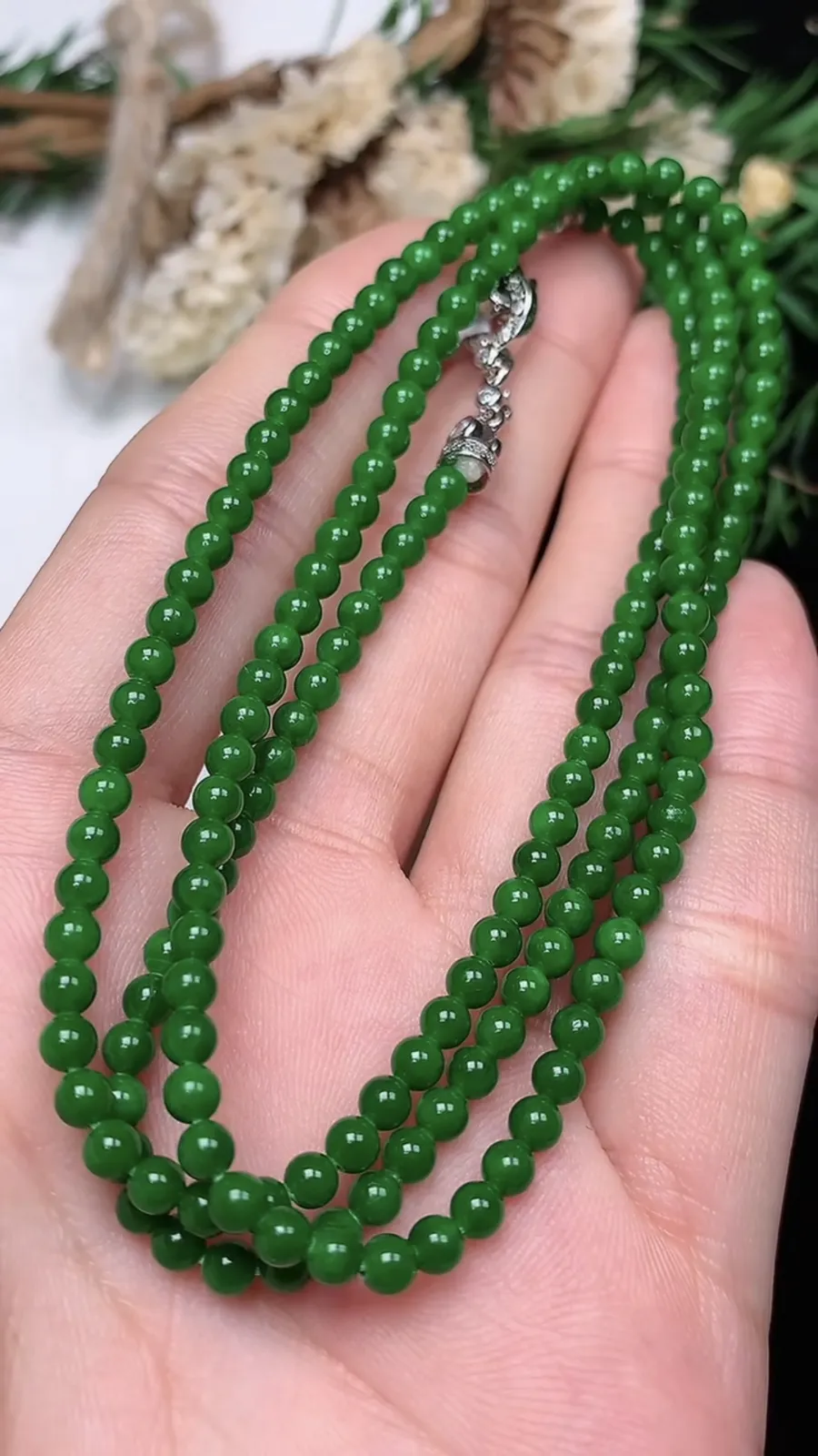 翡翠a货满绿小米珠项链，尺寸3.3-181颗，重量:13.02g