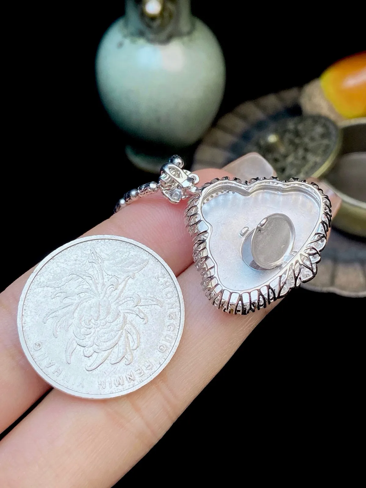 【冰种佛公吊坠】种水上乘，晶莹剔透，纯净通透，莹光感很强，18k金钻镶嵌，裸石尺寸17.7*23.9*4.3毫米