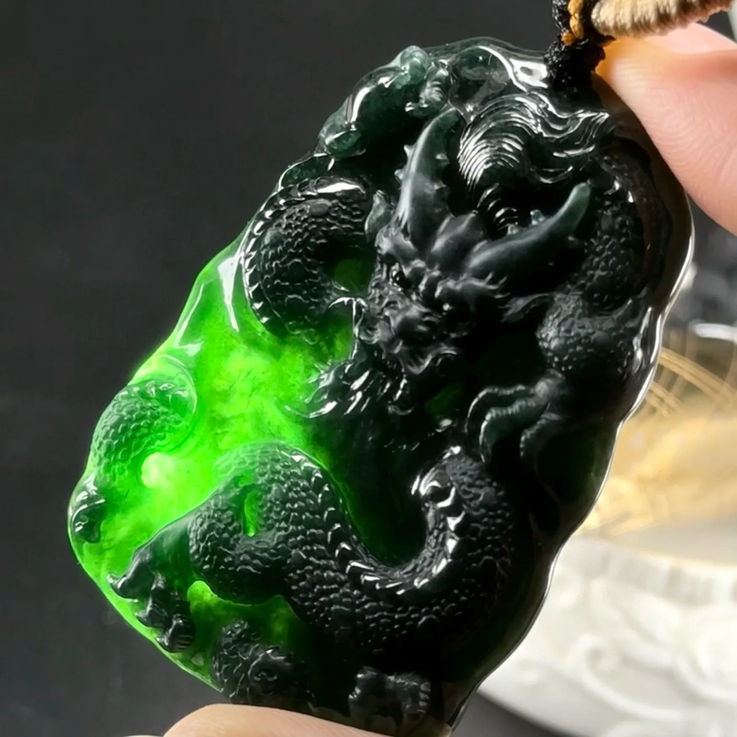 精品墨翠龙牌 种好色正 黑度可以 打灯通透 油性十足  尺寸54.3