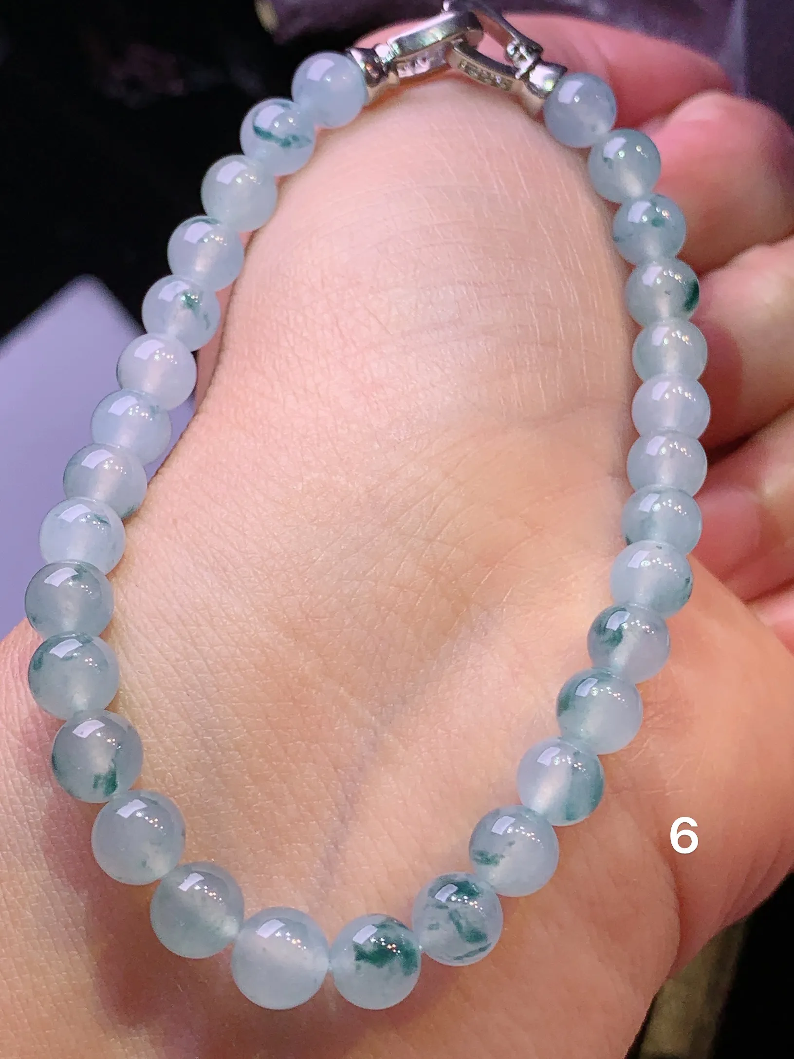 冰种飘绿圆珠手链 玉质细腻 色泽清新艳丽 整体尺寸6