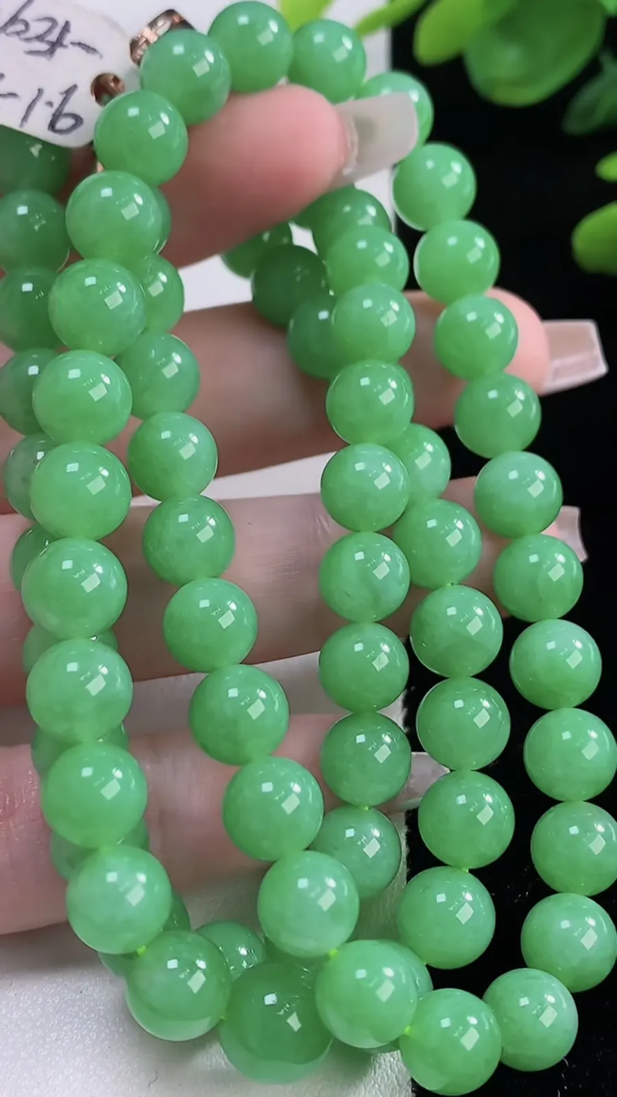翡翠a货满绿圆珠项链，尺寸9-75颗，重量:65.31g