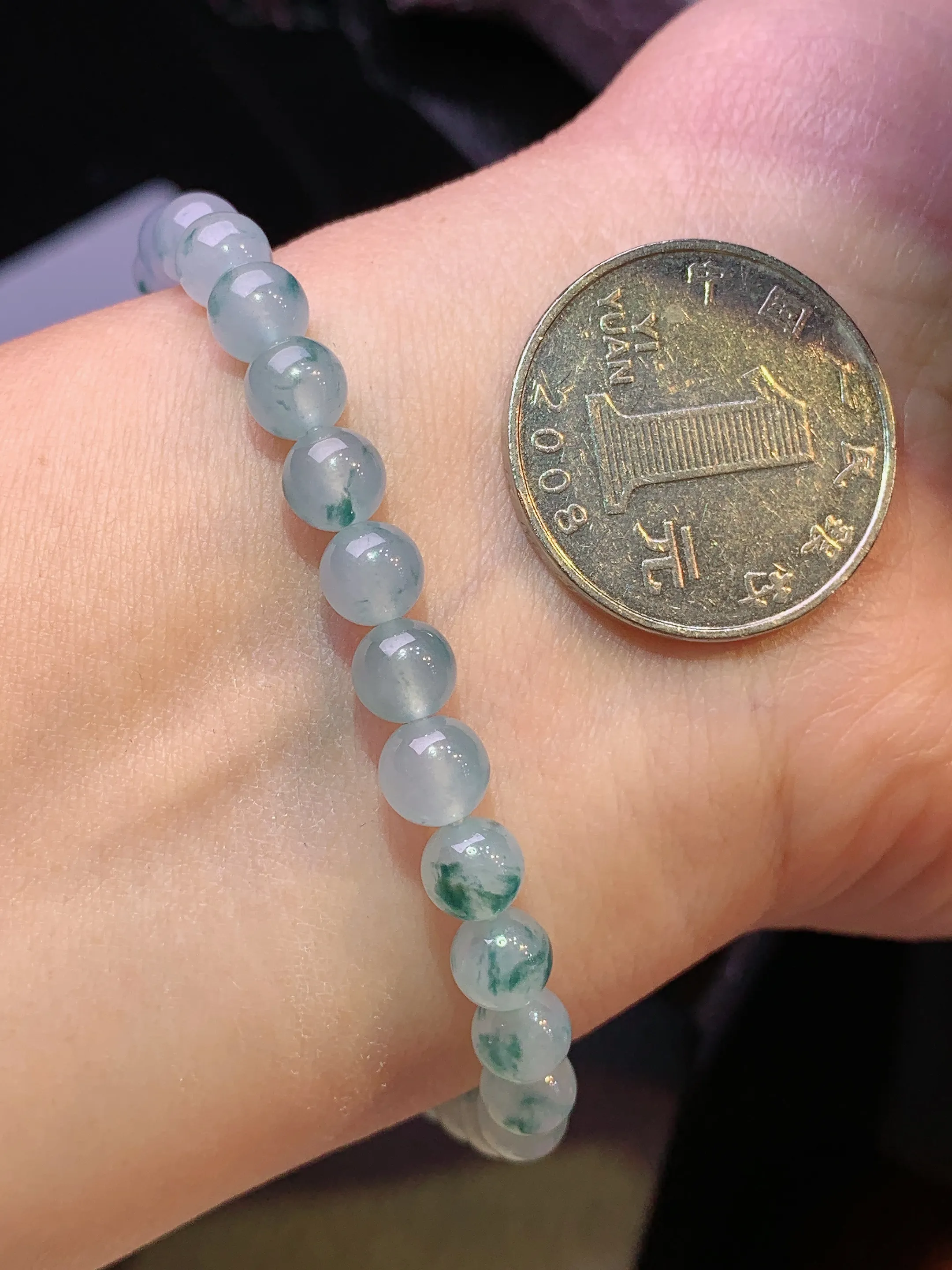 冰种飘绿圆珠手链 玉质细腻 色泽清新艳丽 整体尺寸6