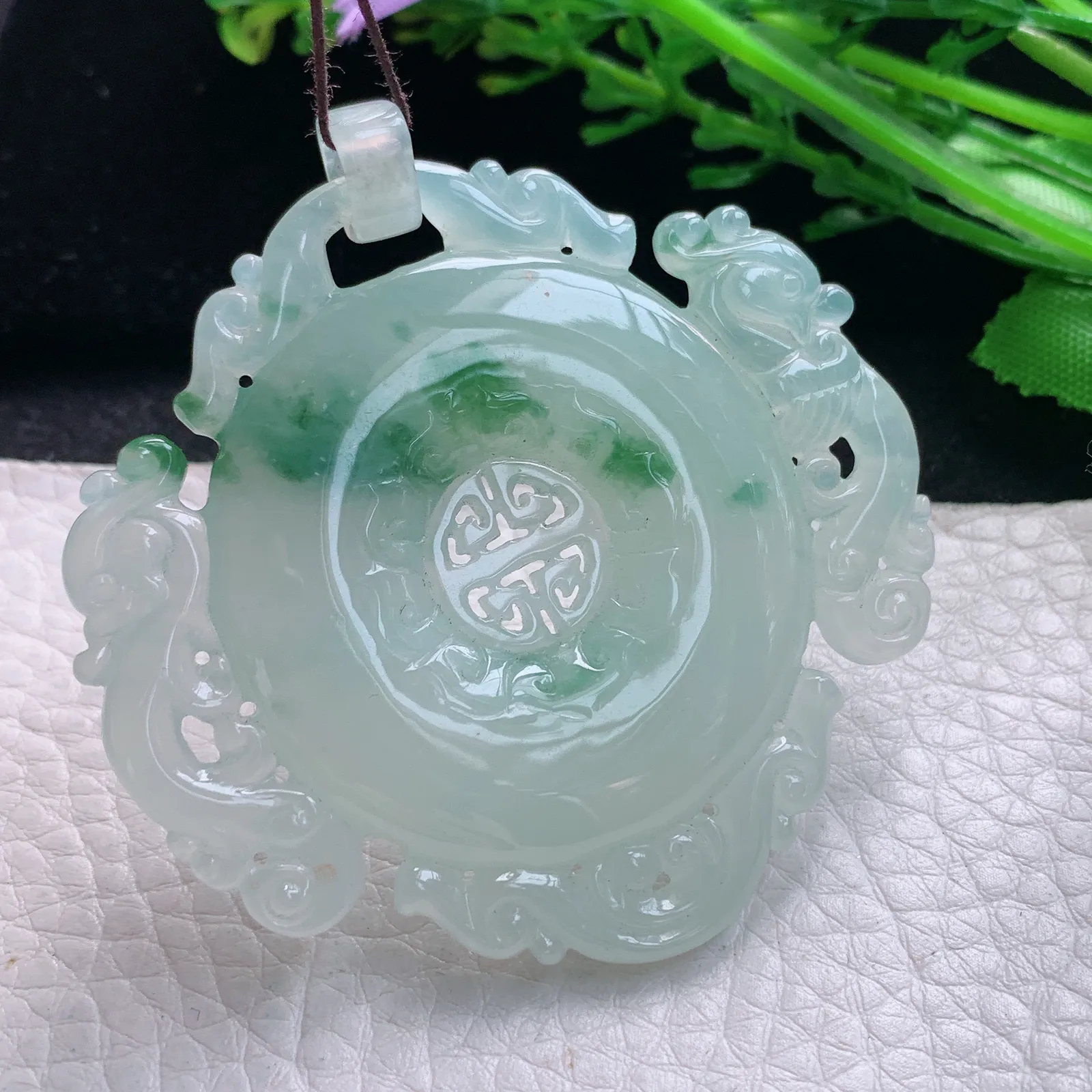 gp实拍53*55.5*6.2翡翠a货精雕缕空雕飘花玉佩玉吊坠 玉挂件