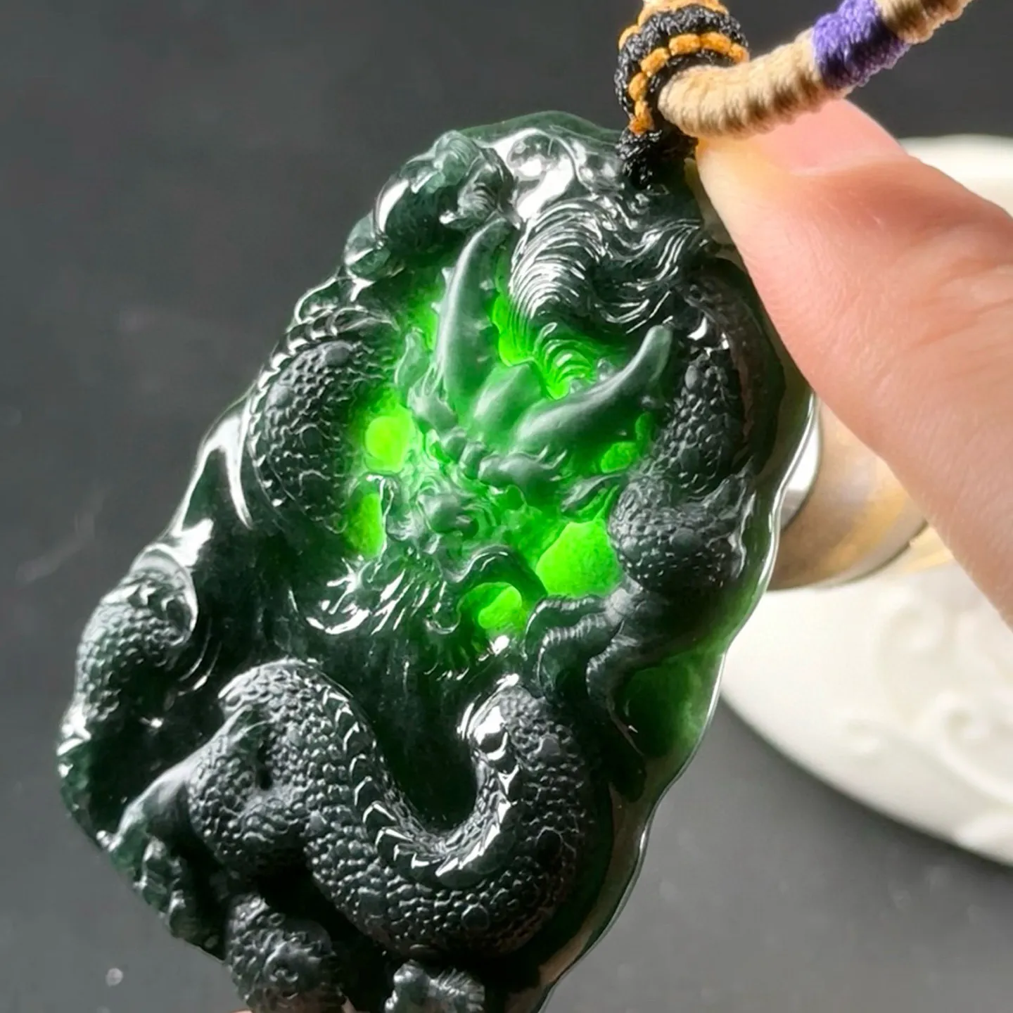 精品墨翠龙牌 种好色正 黑度可以 打灯通透 油性十足  尺寸54.3