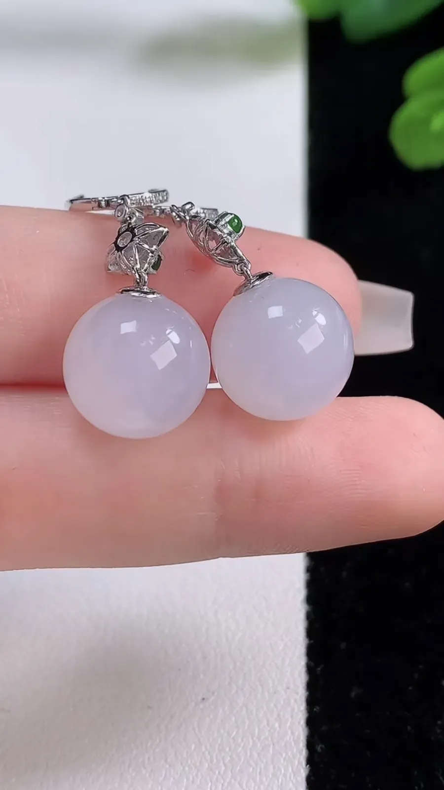 翡翠a货18K金冰种白冰圆珠耳坠，尺寸12.5，重量:9.08g