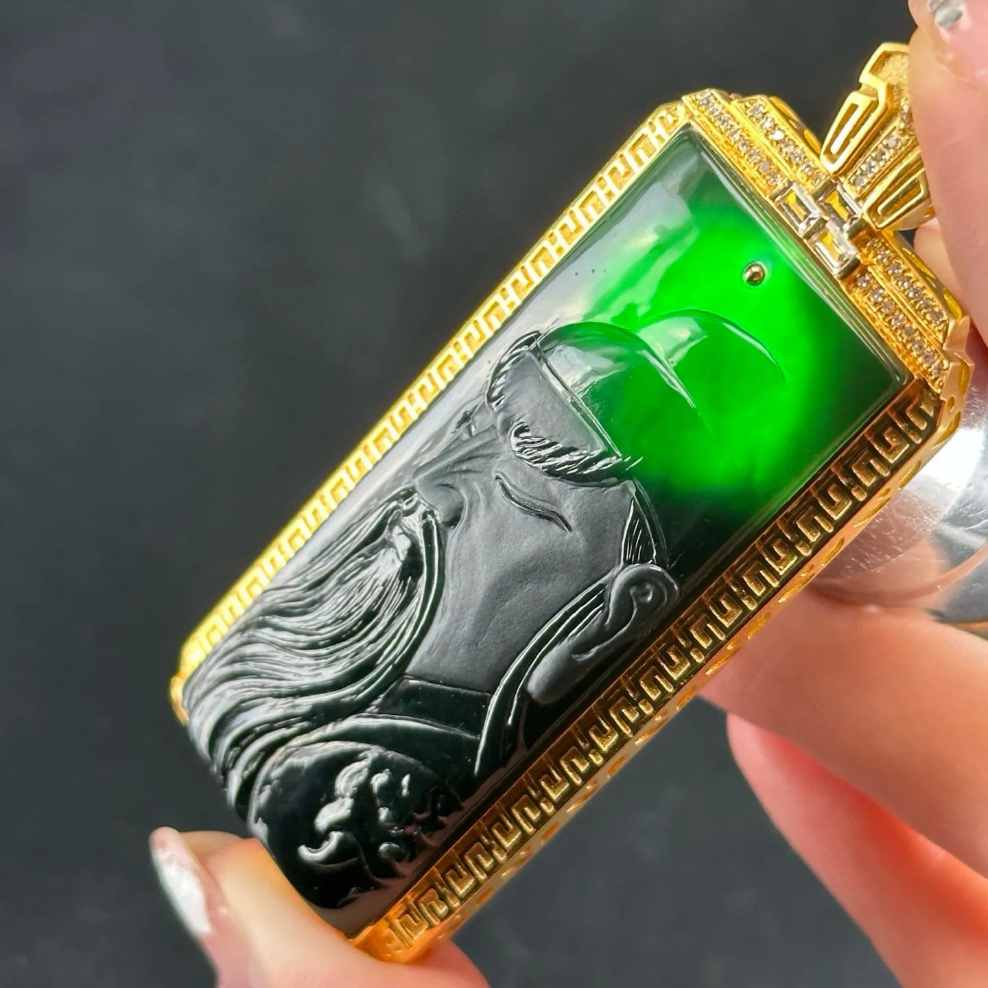 精品18k墨翠关公 种好色正 黑度极好 打灯通透 油性十足  尺寸76.9